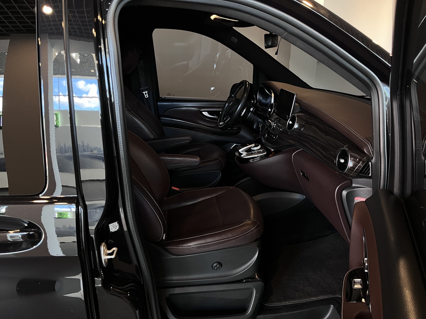 MERCEDES-BENZ V250