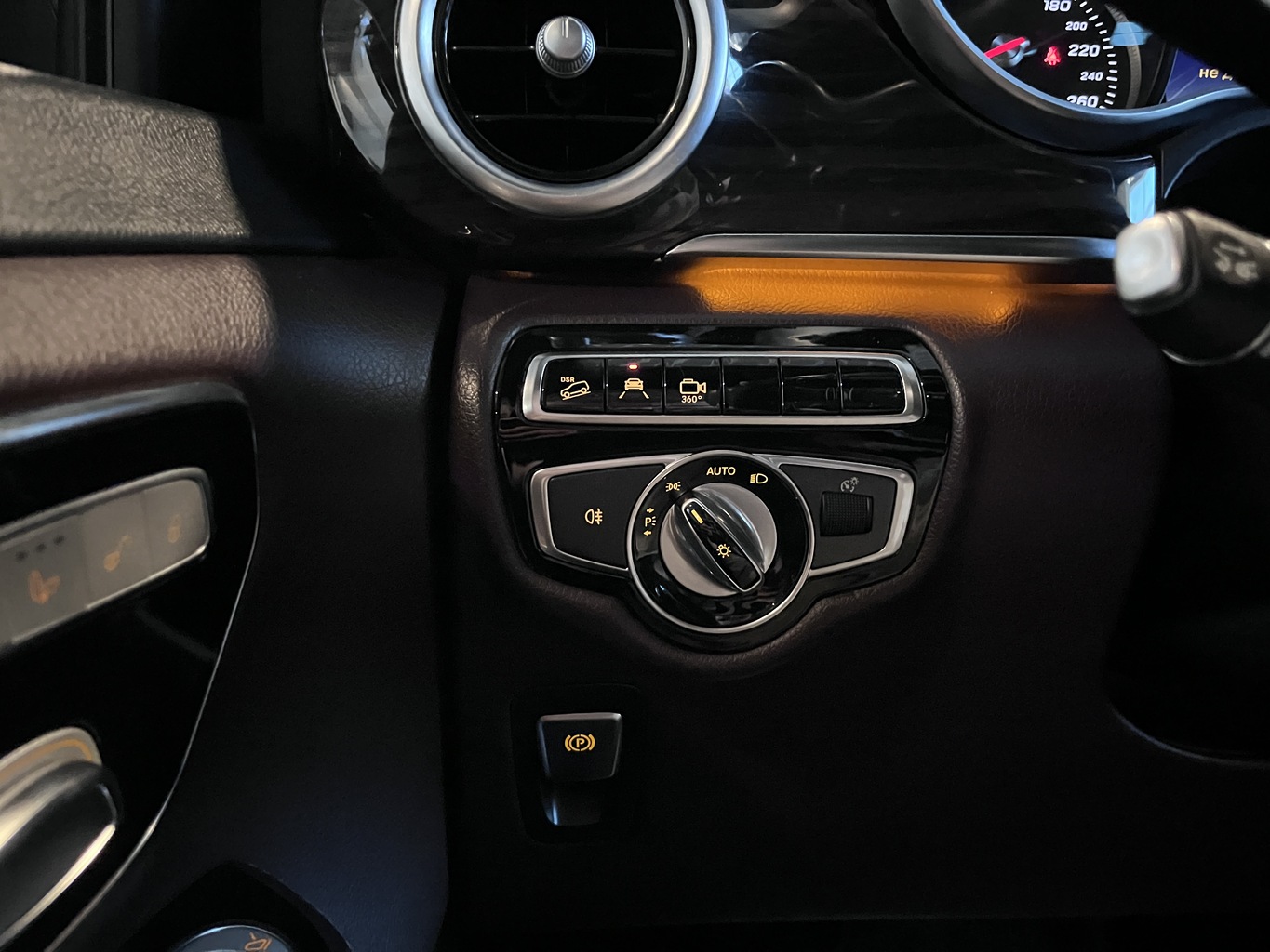 MERCEDES-BENZ V250