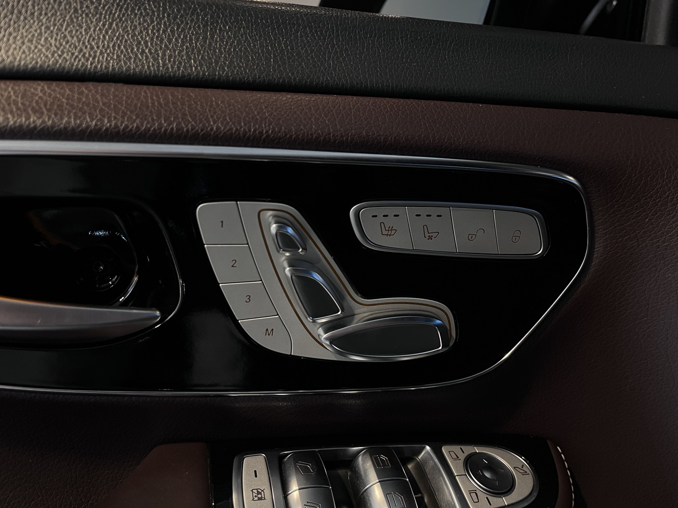 MERCEDES-BENZ V250