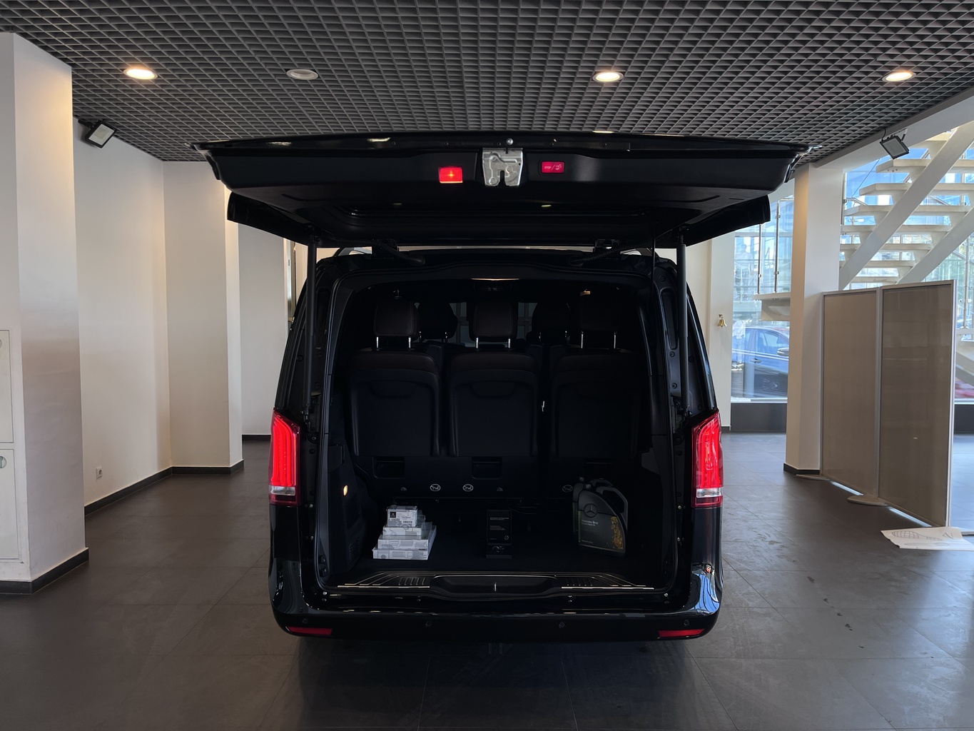 MERCEDES-BENZ V250