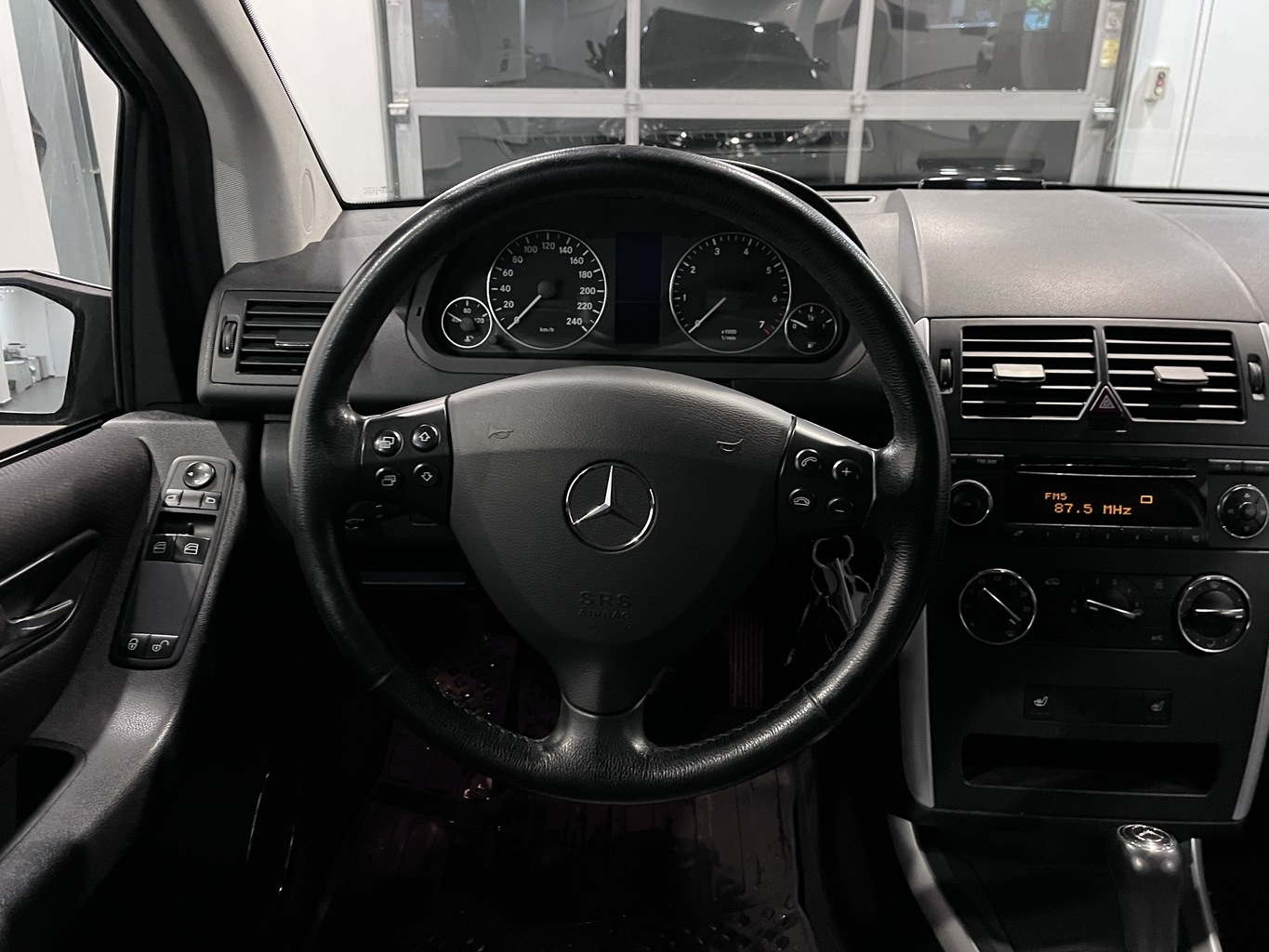 MERCEDES-BENZ A200