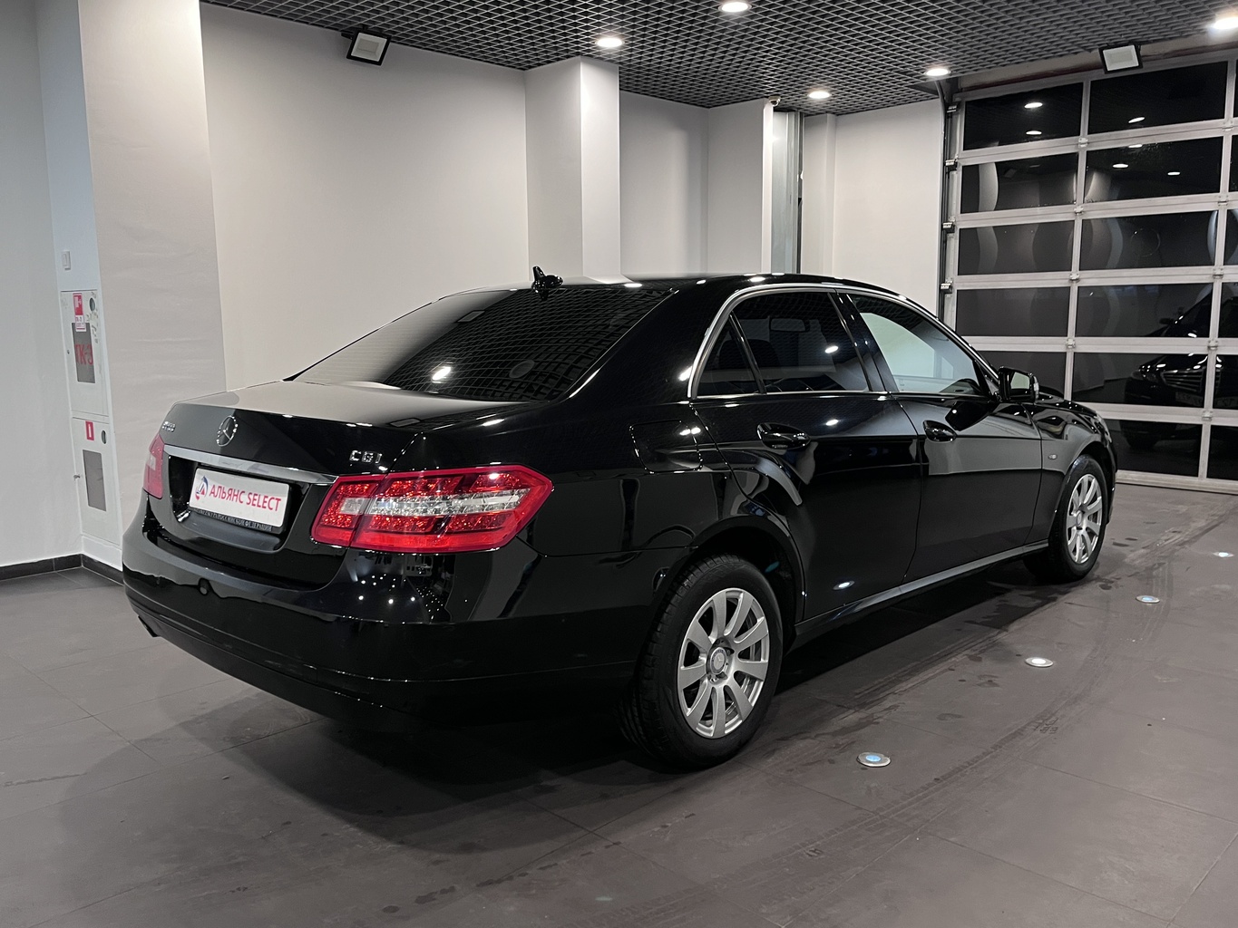 MERCEDES-BENZ E
