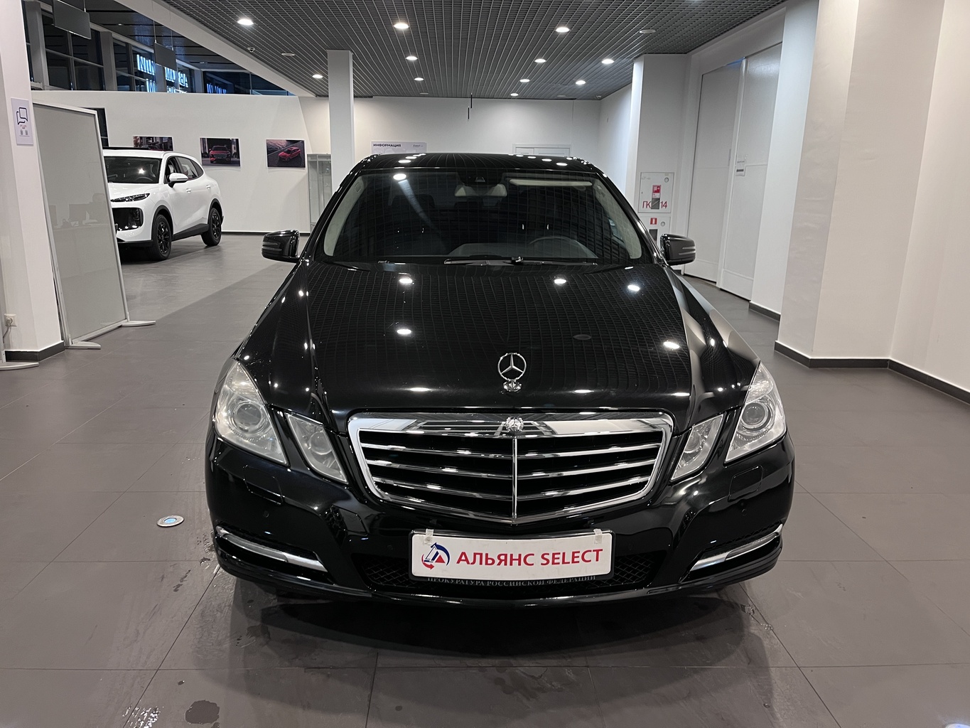 MERCEDES-BENZ E