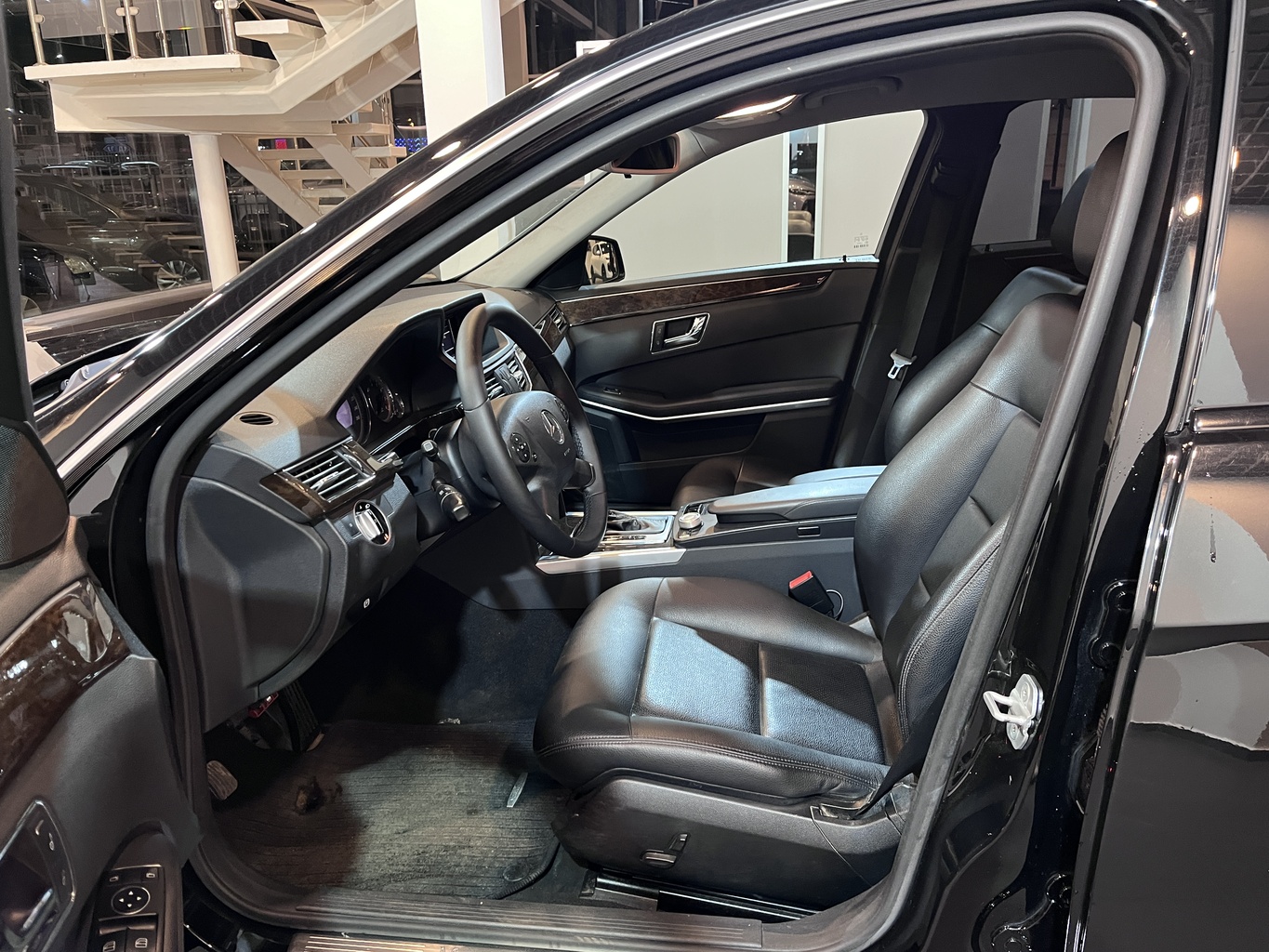 MERCEDES-BENZ E