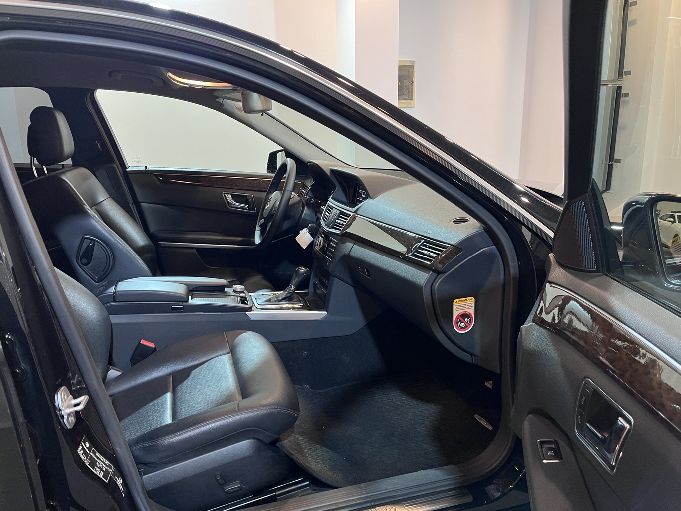 MERCEDES-BENZ E