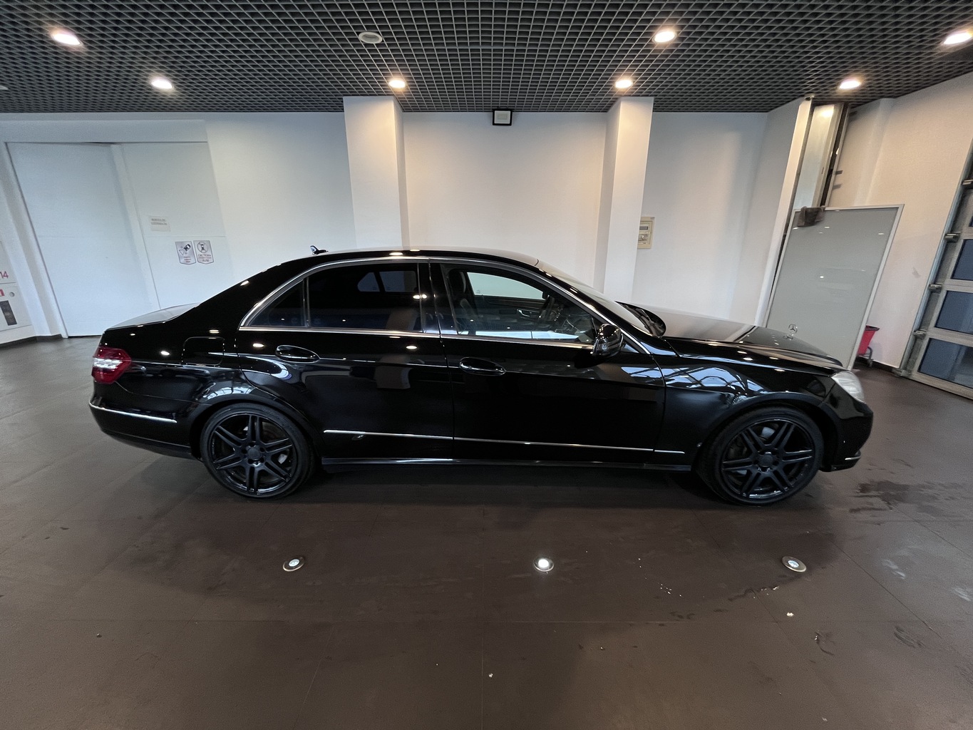MERCEDES-BENZ E350