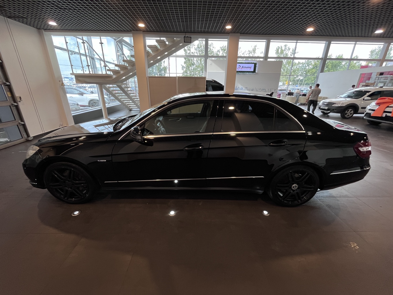 MERCEDES-BENZ E350