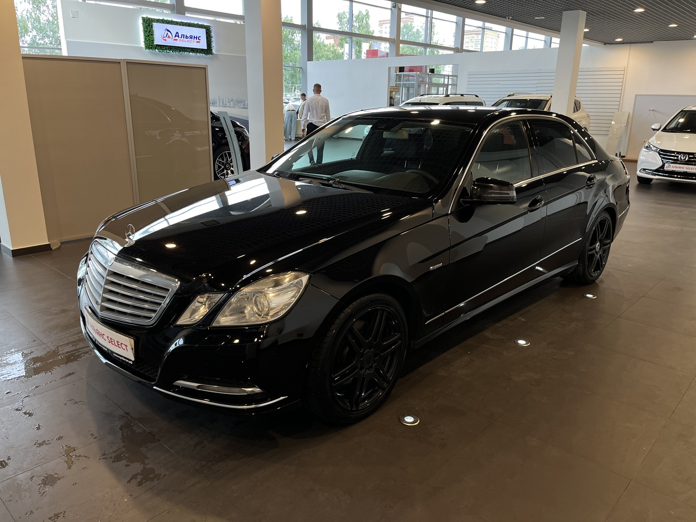 MERCEDES-BENZ E350