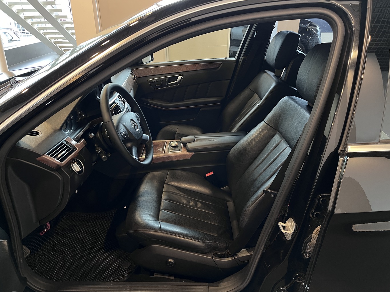 MERCEDES-BENZ E350
