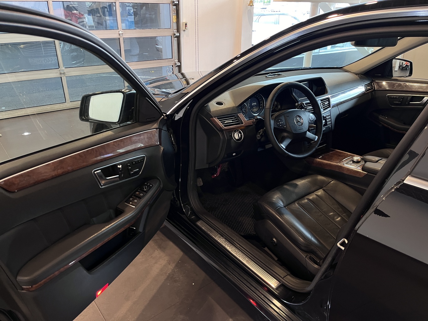 MERCEDES-BENZ E350
