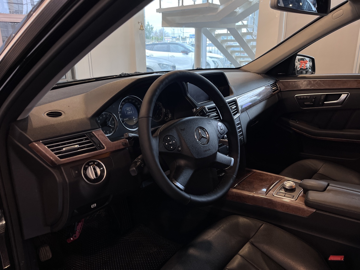 MERCEDES-BENZ E350