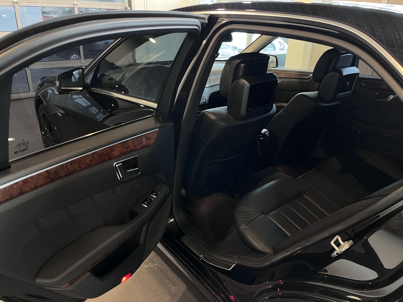 MERCEDES-BENZ E350
