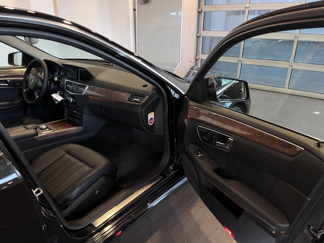 MERCEDES-BENZ E350