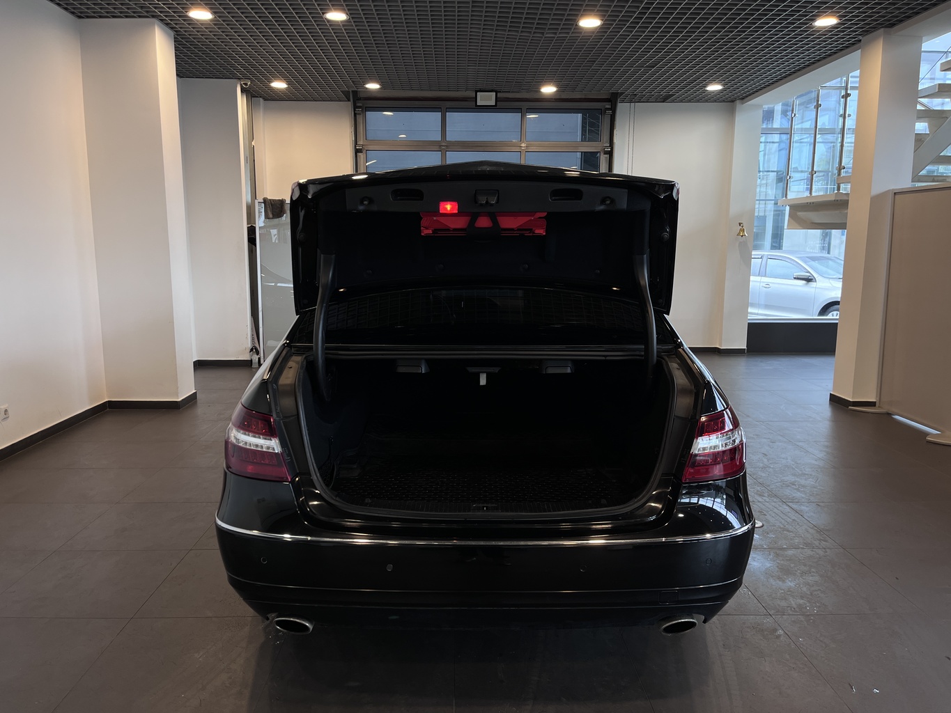 MERCEDES-BENZ E350