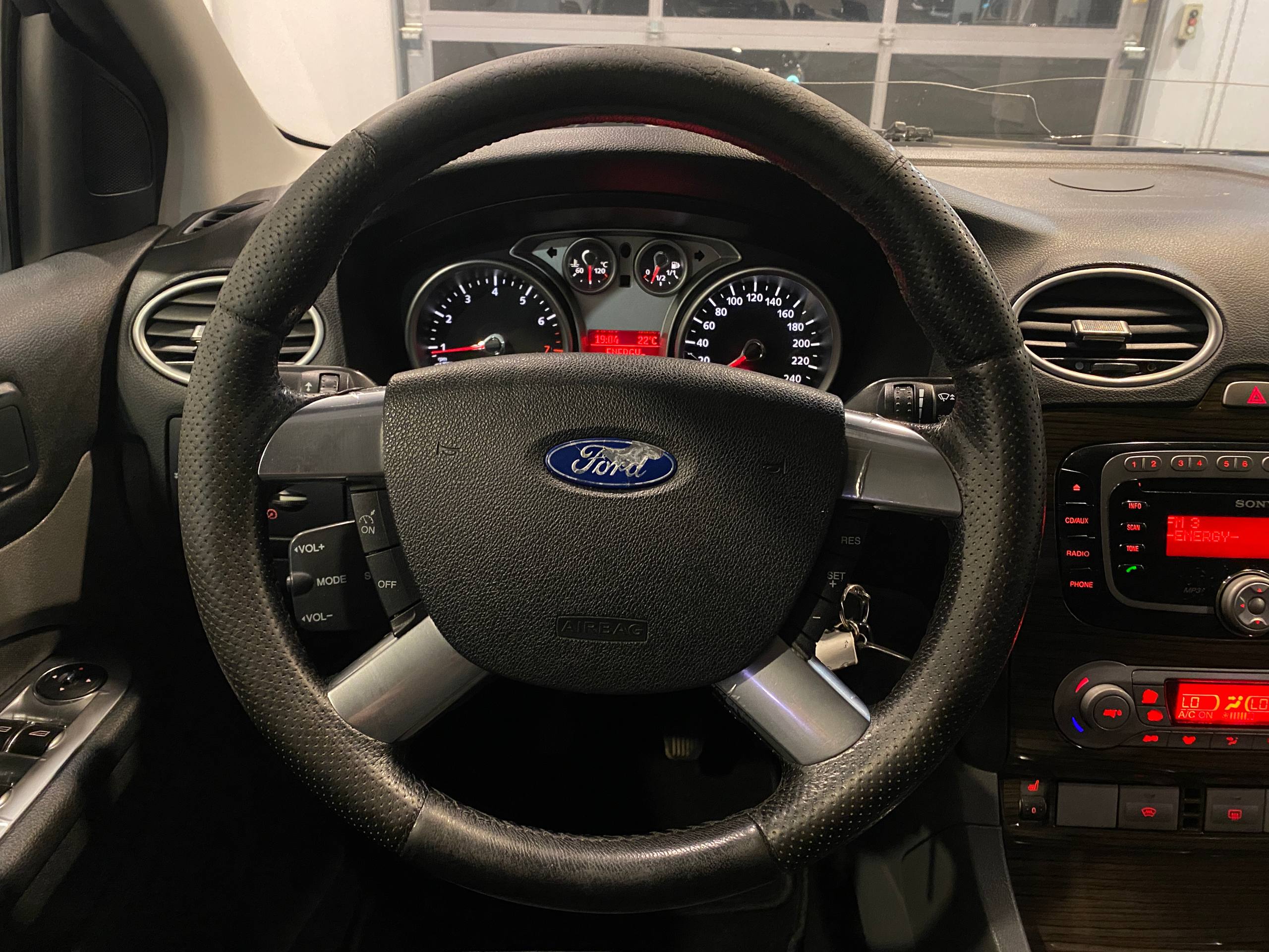 FORD FOCUS