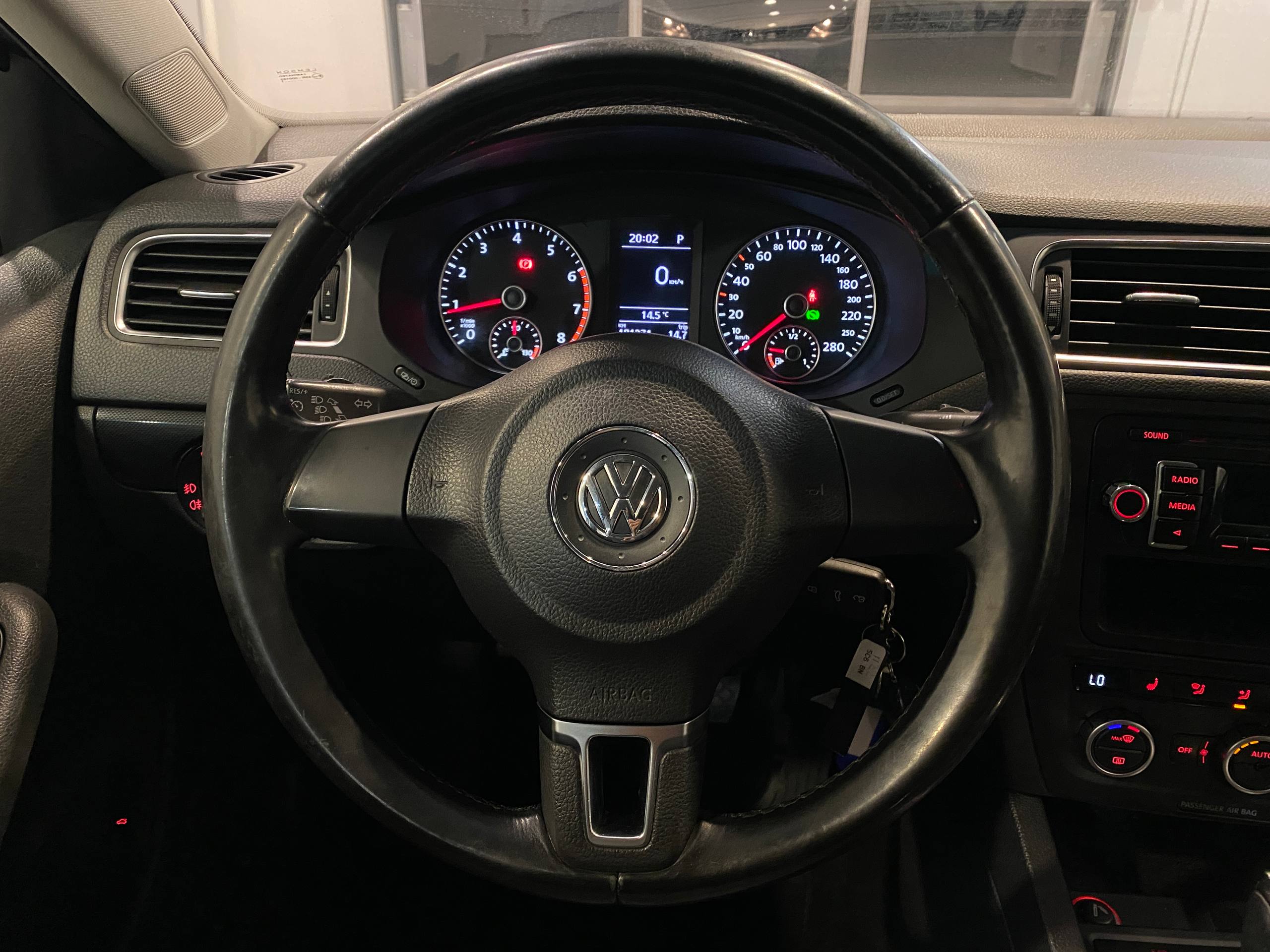 VOLKSWAGEN JETTA