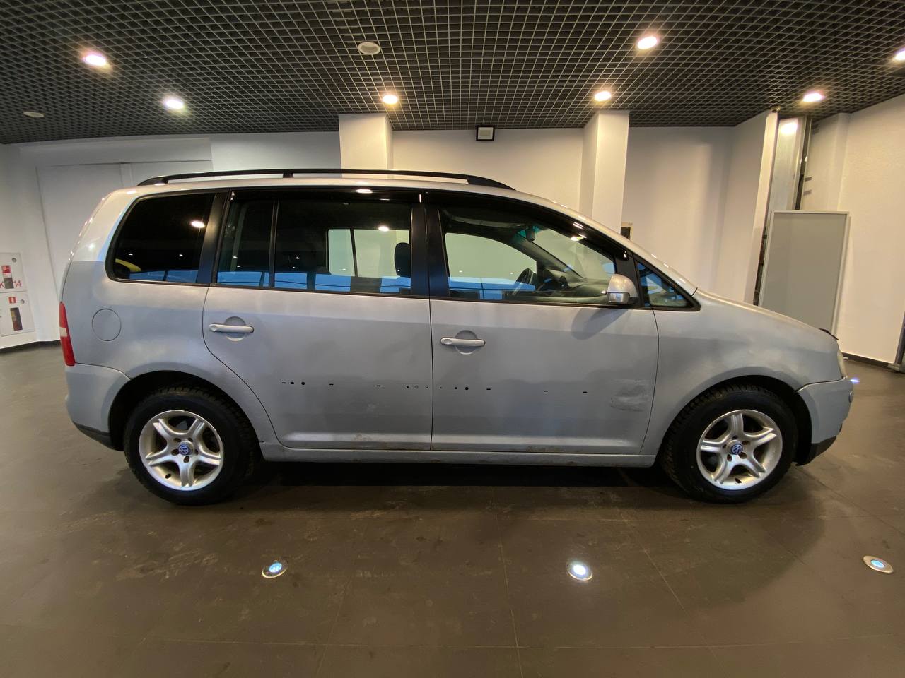 VOLKSWAGEN TOURAN