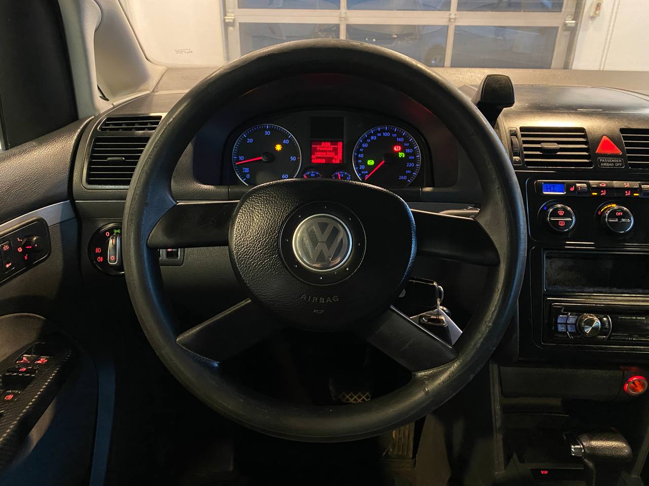 VOLKSWAGEN TOURAN