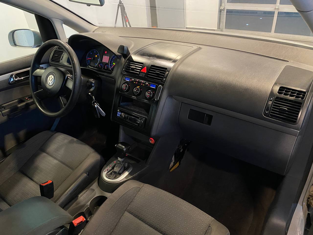 VOLKSWAGEN TOURAN