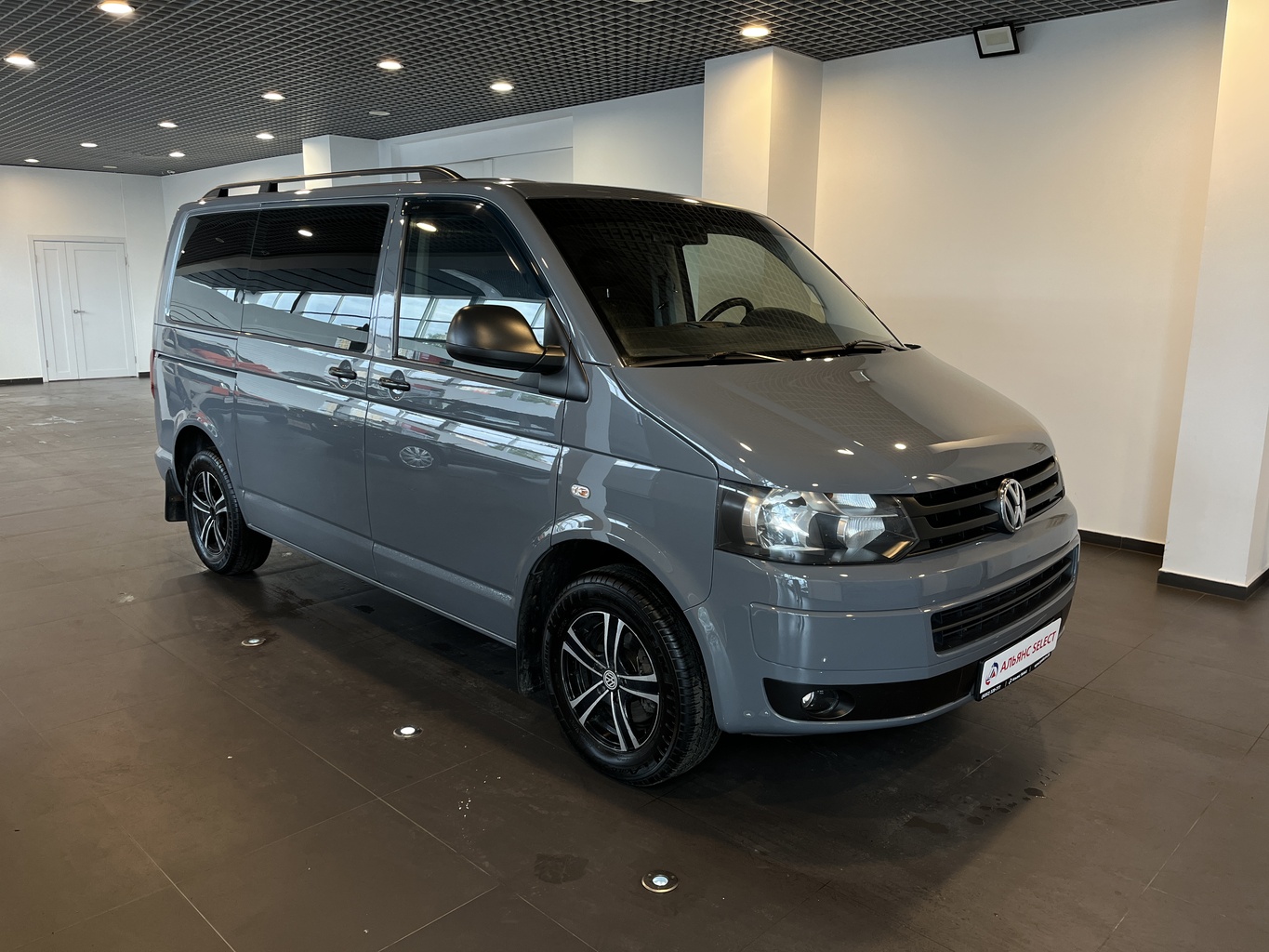 VOLKSWAGEN CARAVELLE
