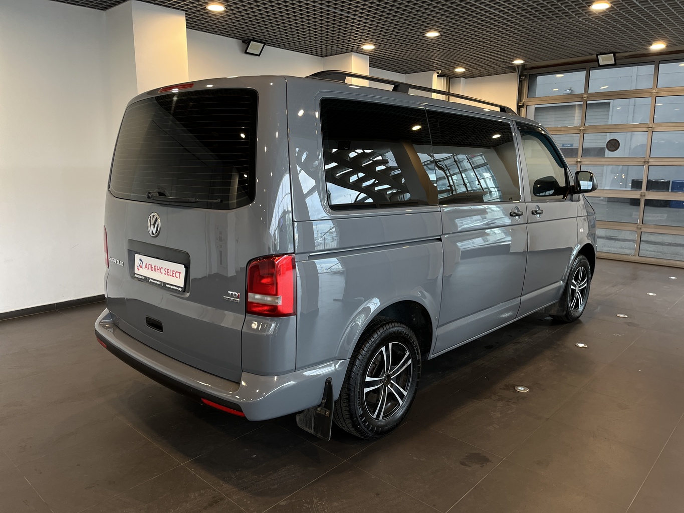 VOLKSWAGEN CARAVELLE