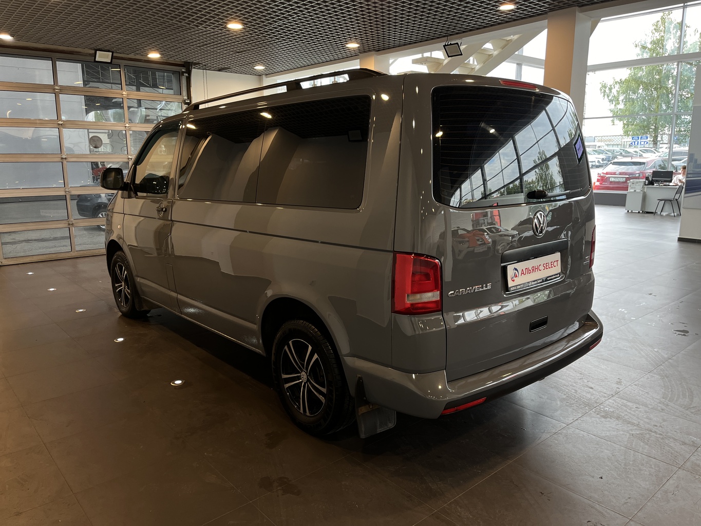 VOLKSWAGEN CARAVELLE