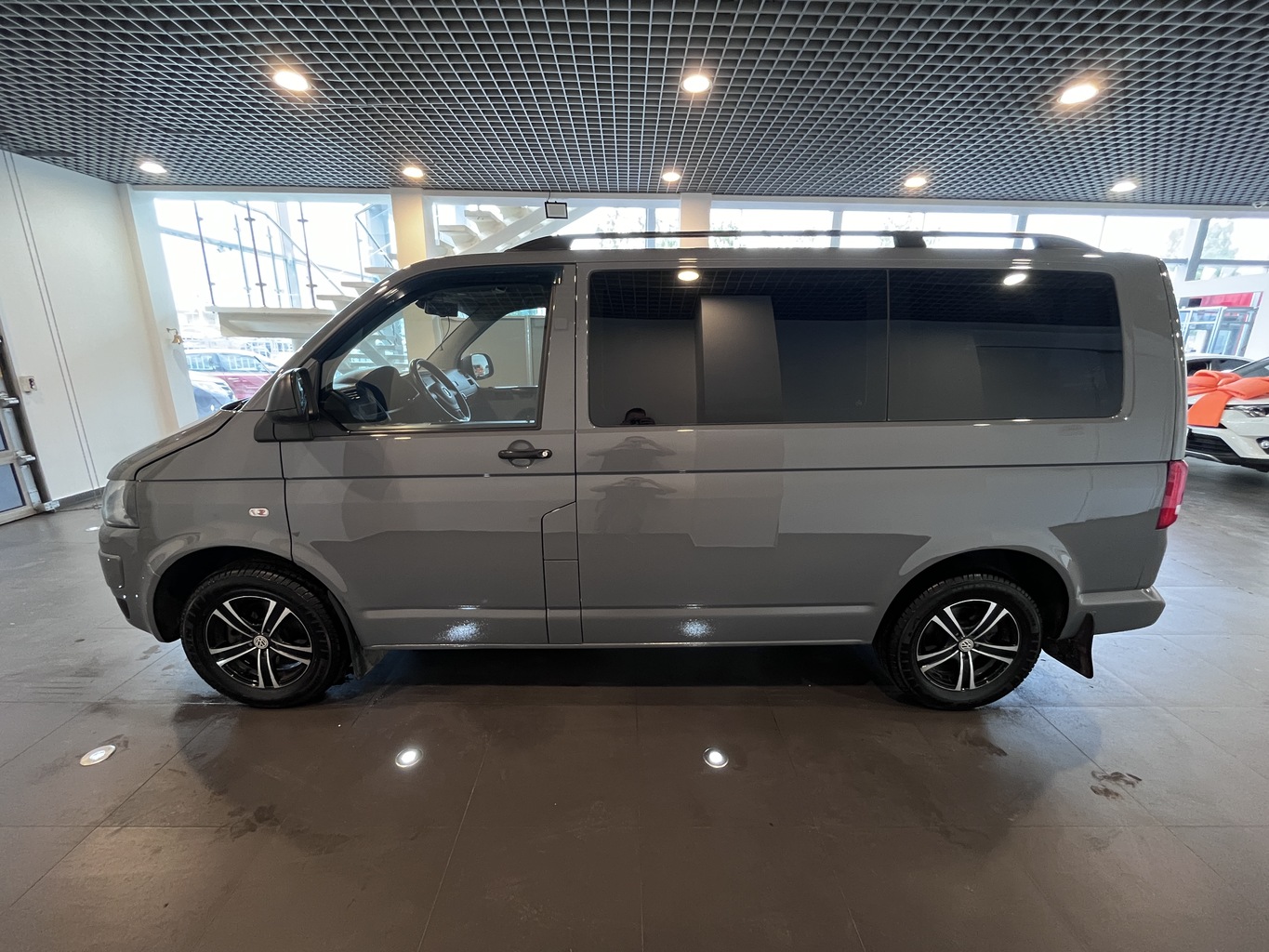 VOLKSWAGEN CARAVELLE