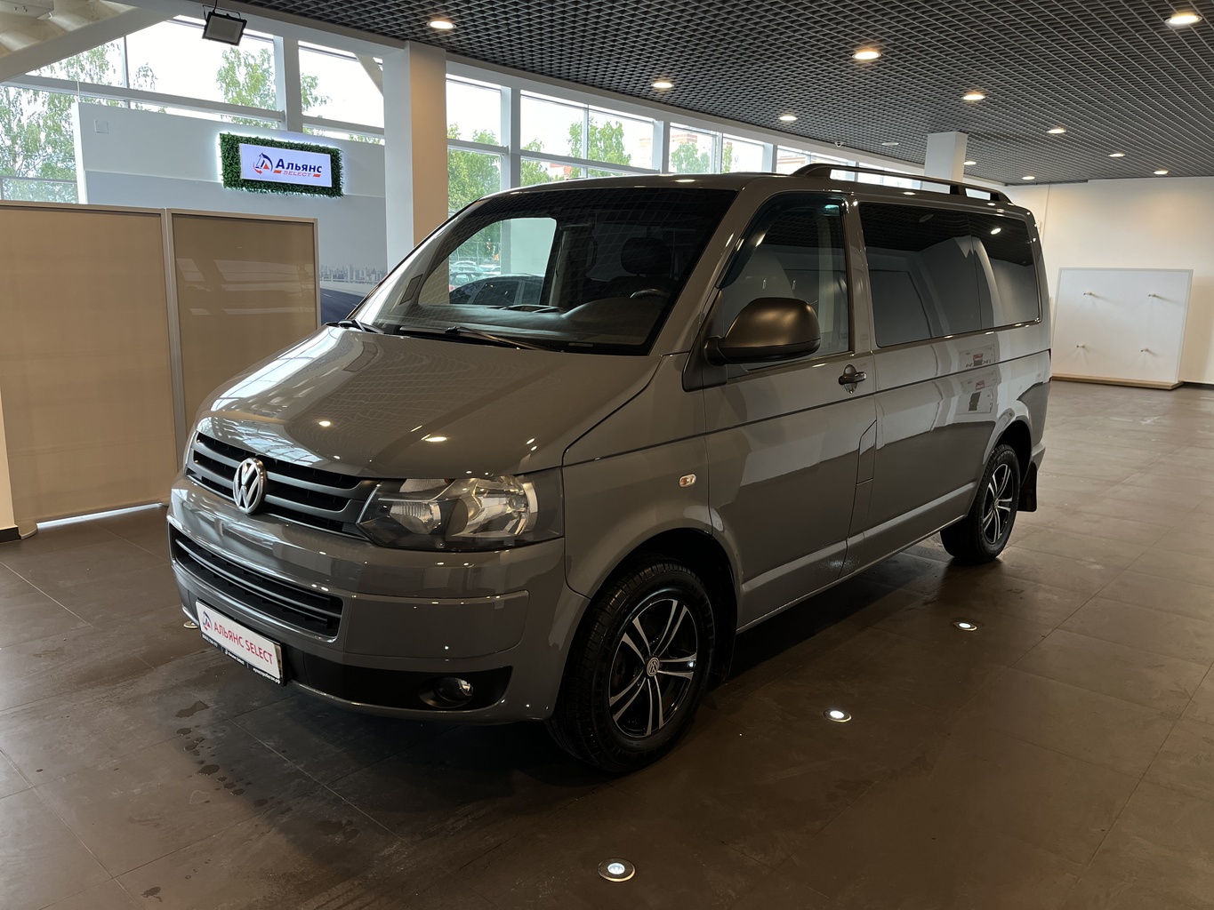 VOLKSWAGEN CARAVELLE