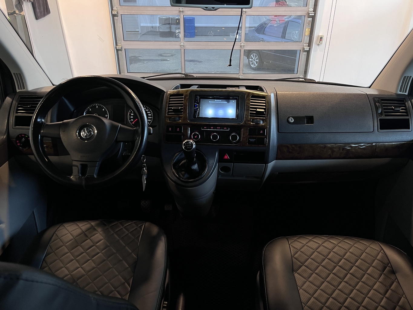 VOLKSWAGEN CARAVELLE