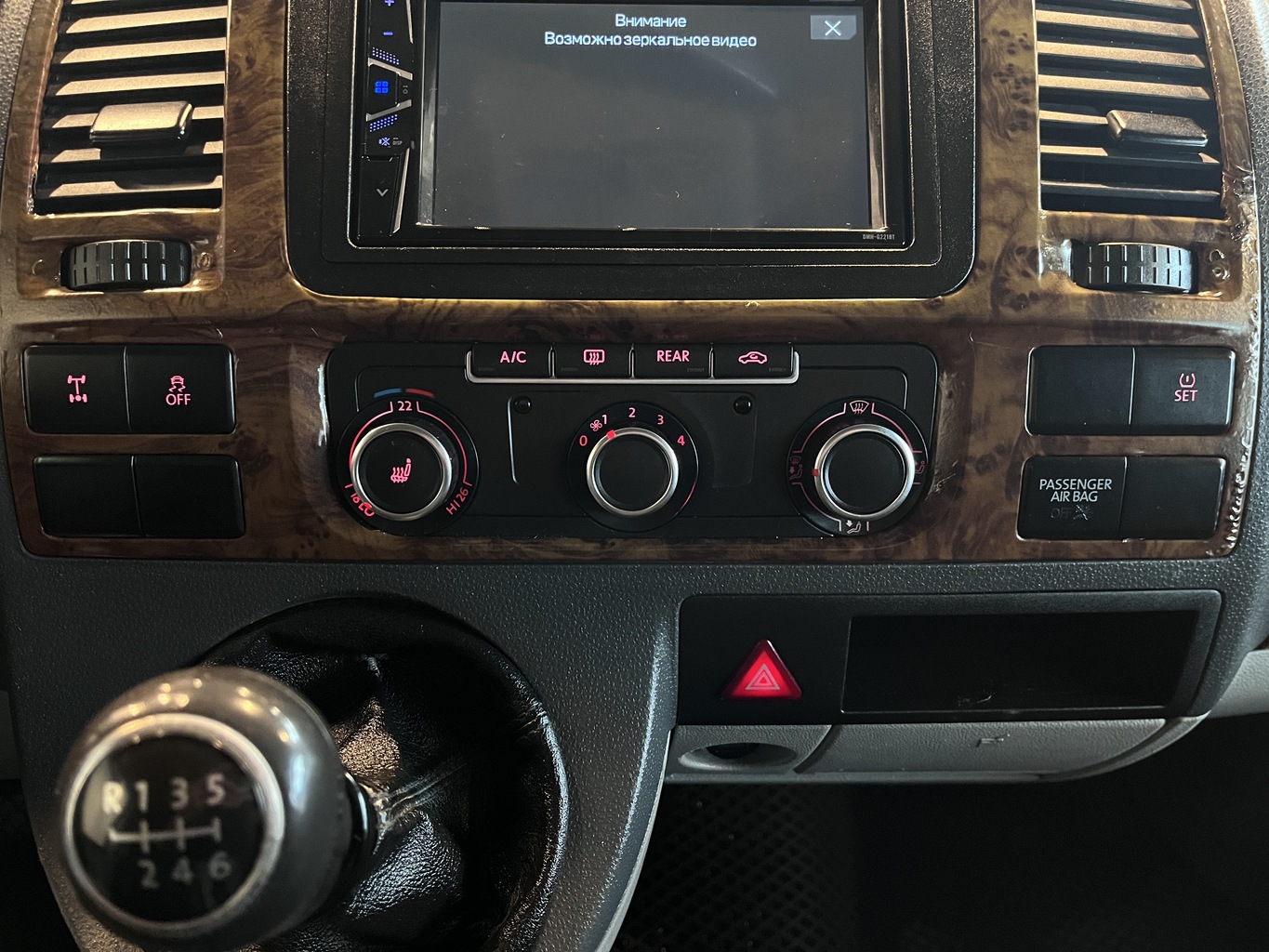 VOLKSWAGEN CARAVELLE