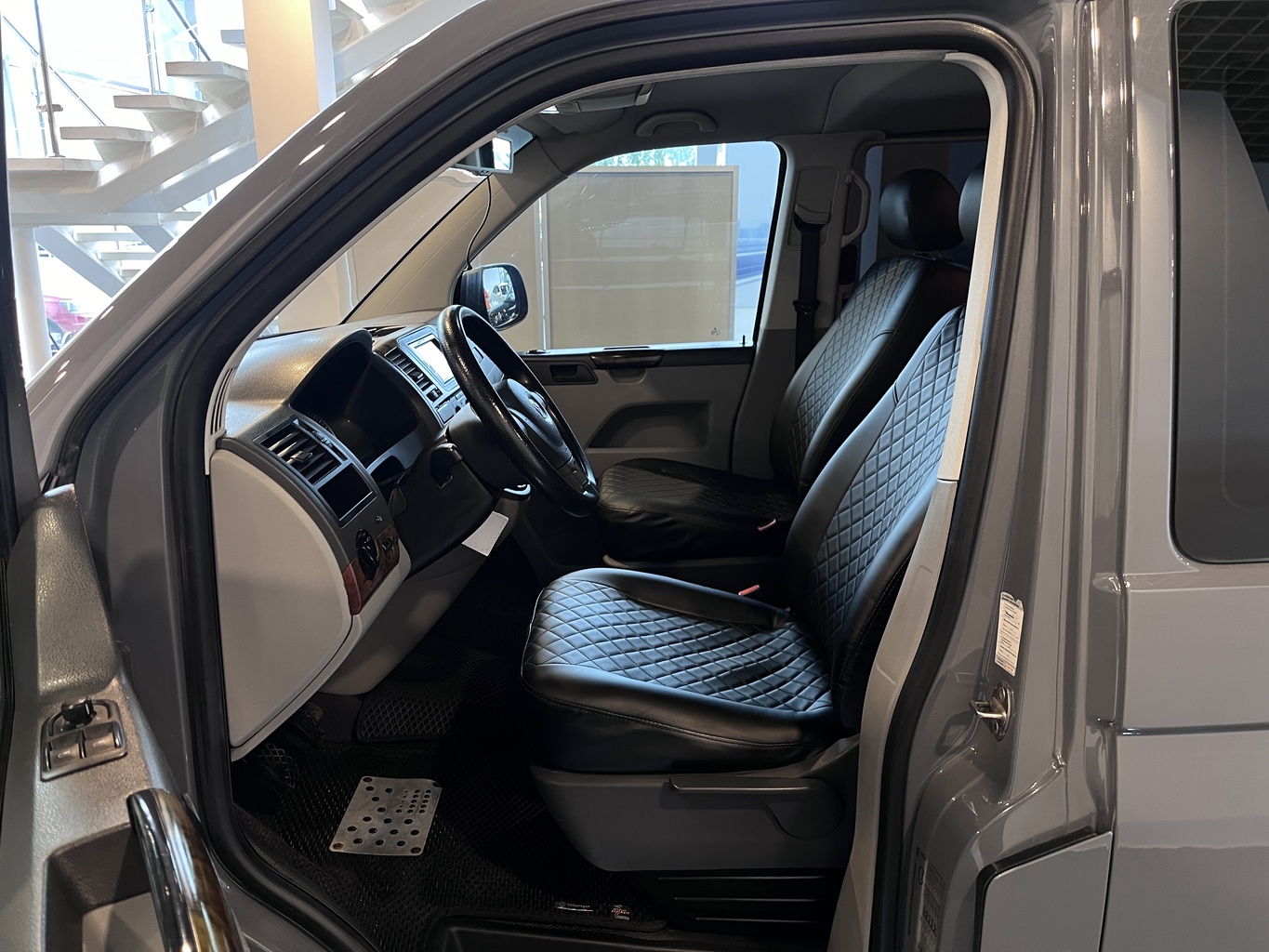VOLKSWAGEN CARAVELLE