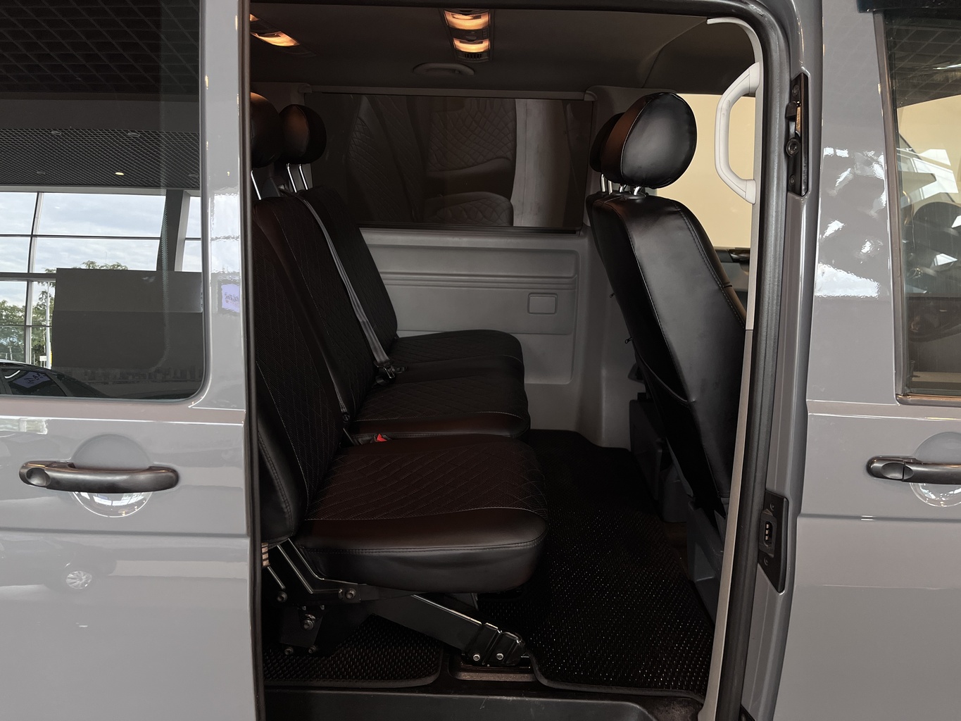 VOLKSWAGEN CARAVELLE