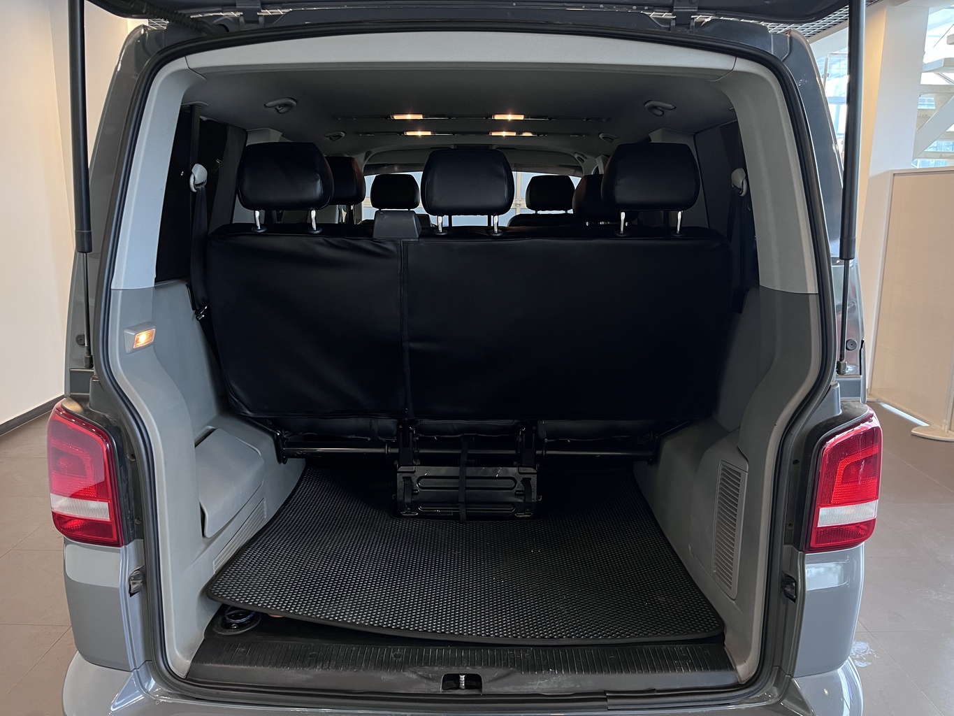VOLKSWAGEN CARAVELLE