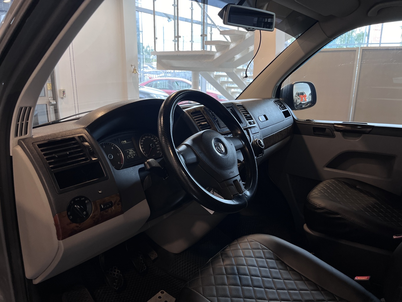 VOLKSWAGEN CARAVELLE