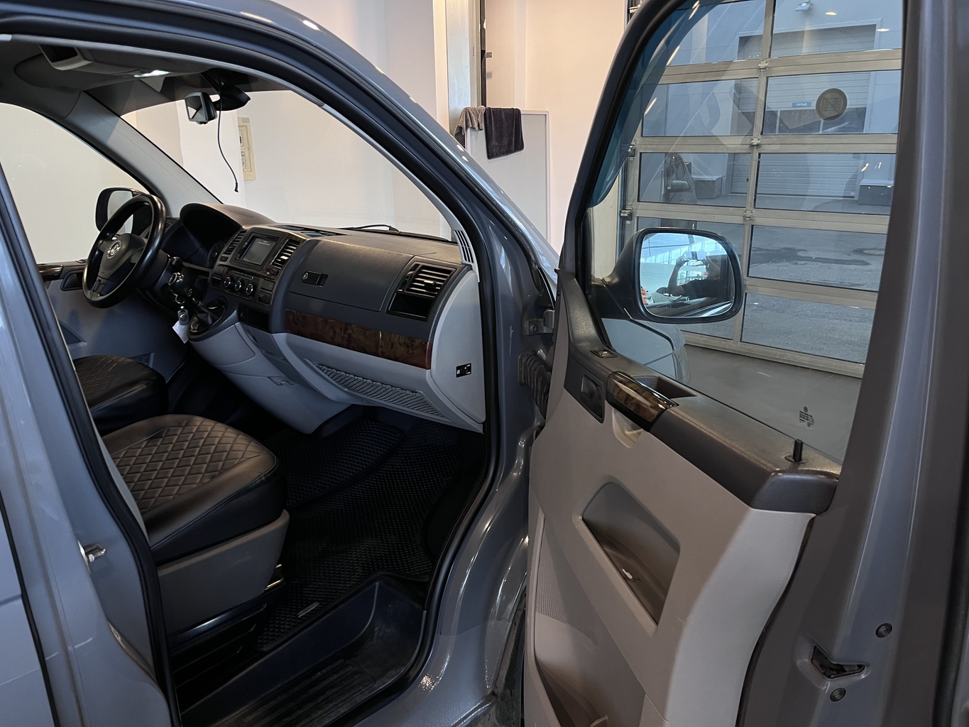VOLKSWAGEN CARAVELLE