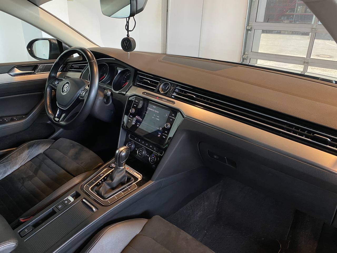 VOLKSWAGEN PASSAT