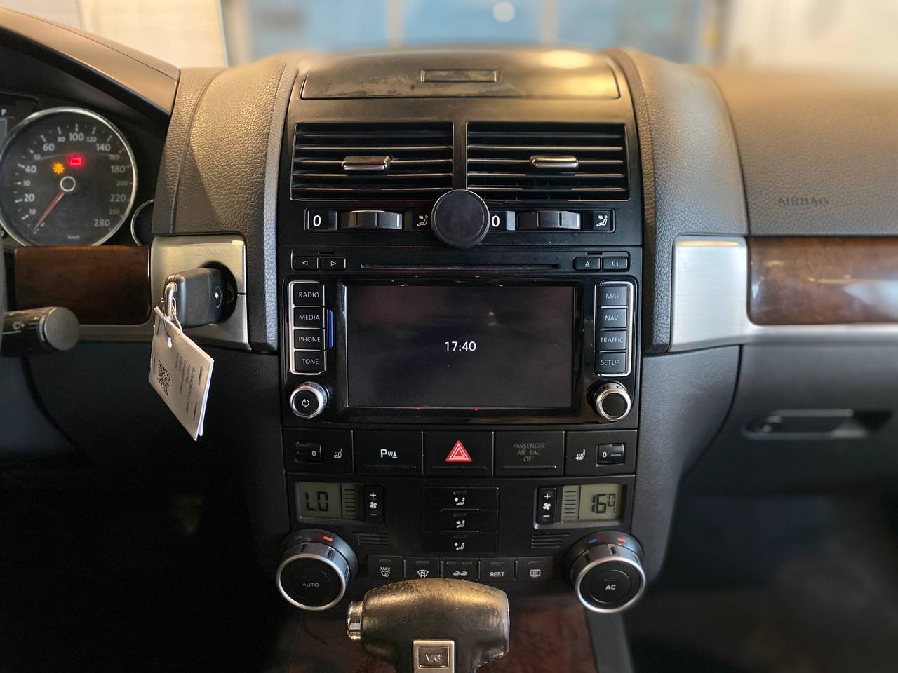 VOLKSWAGEN TOUAREG