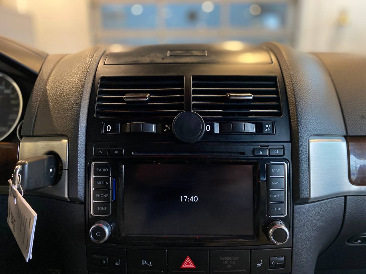 VOLKSWAGEN TOUAREG