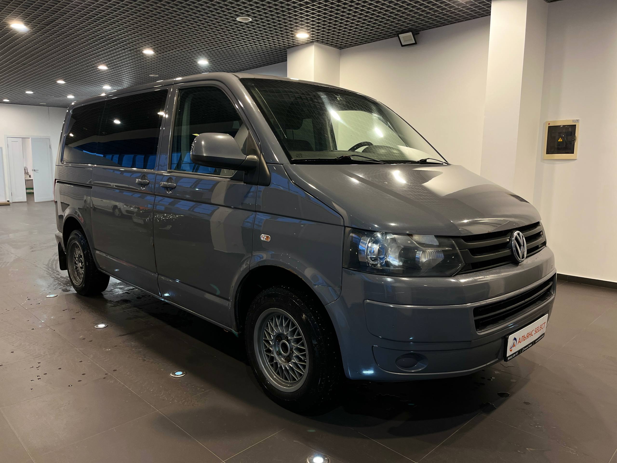 VOLKSWAGEN CARAVELLE