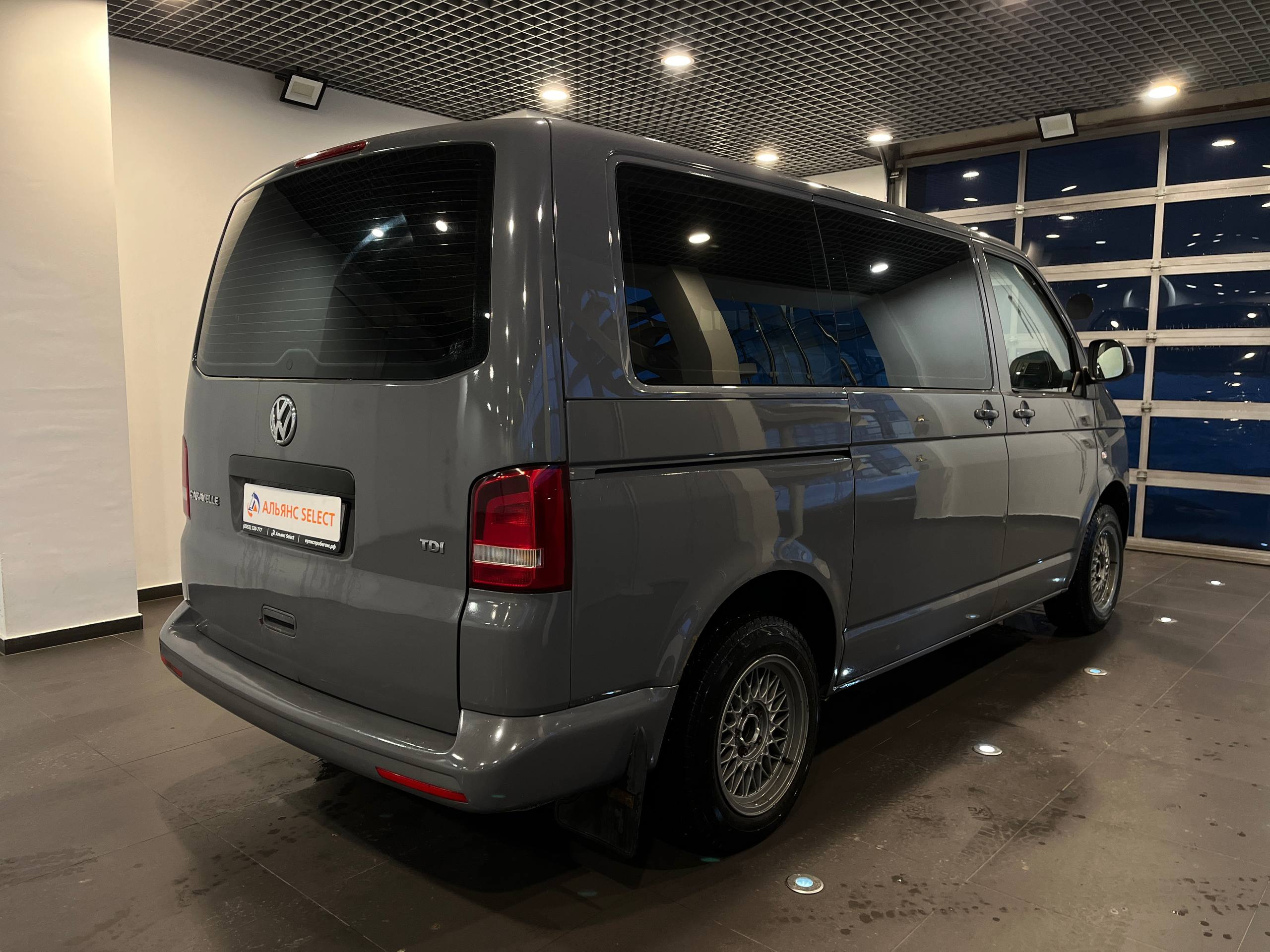 VOLKSWAGEN CARAVELLE