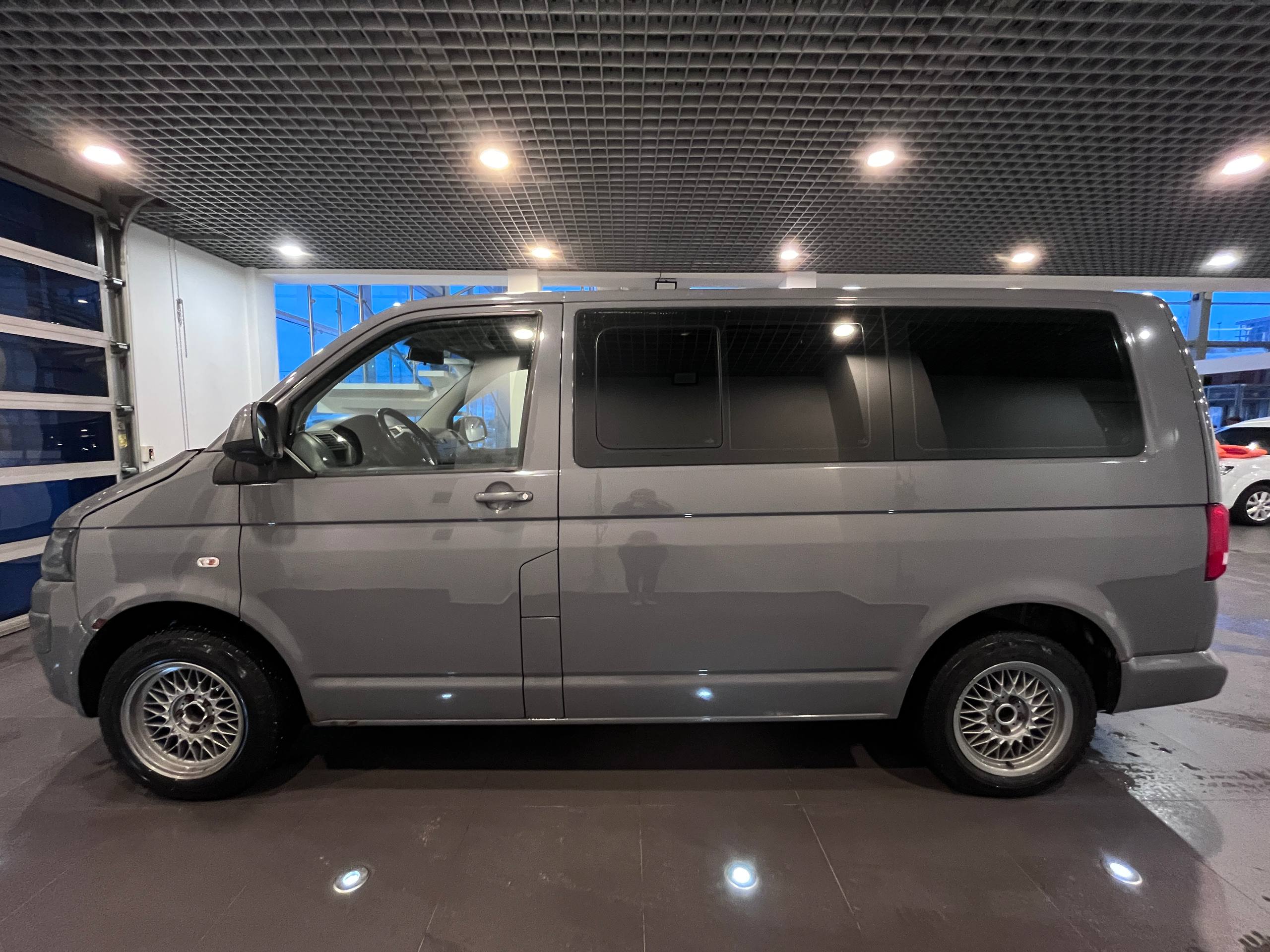 VOLKSWAGEN CARAVELLE