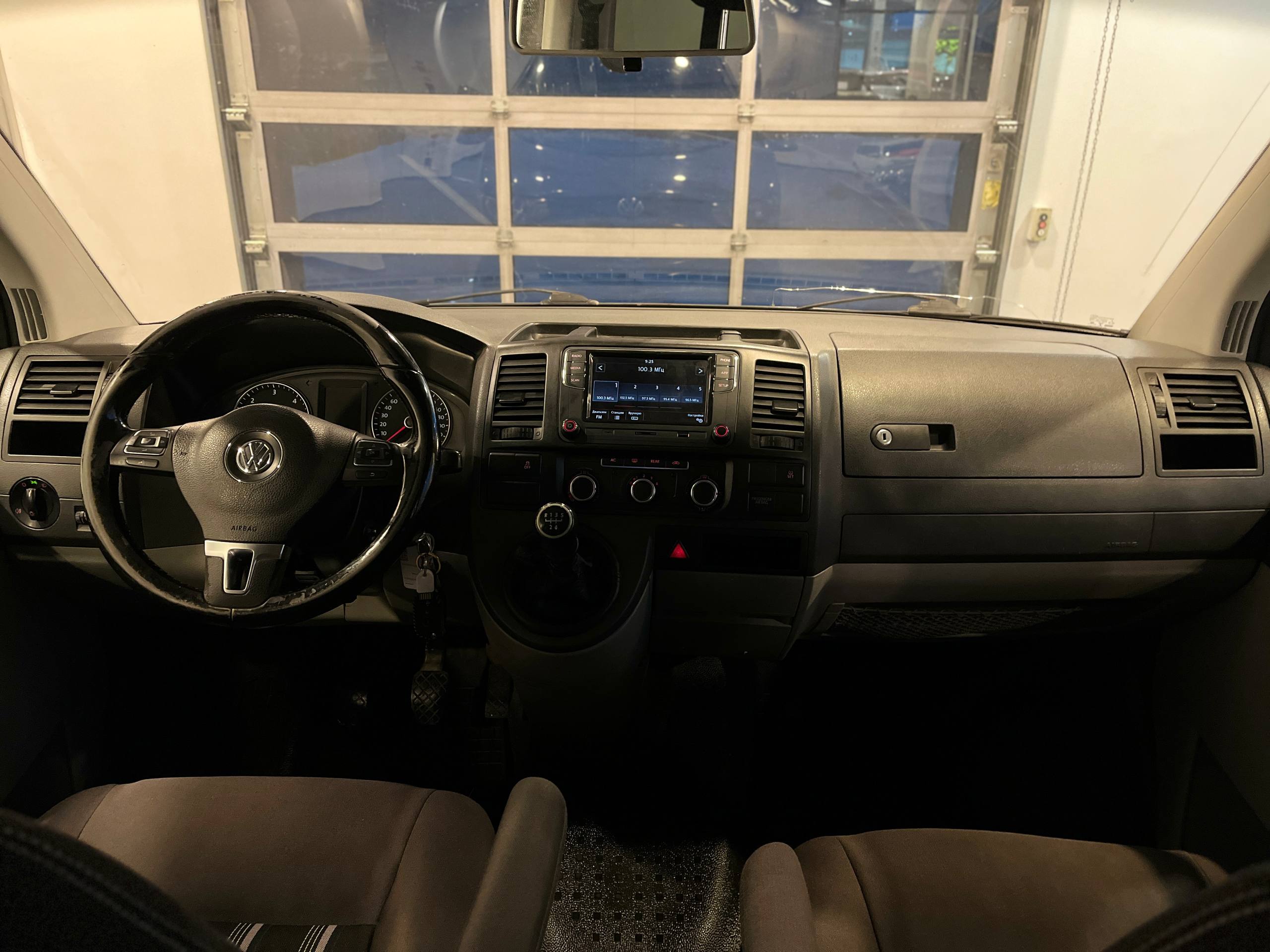 VOLKSWAGEN CARAVELLE