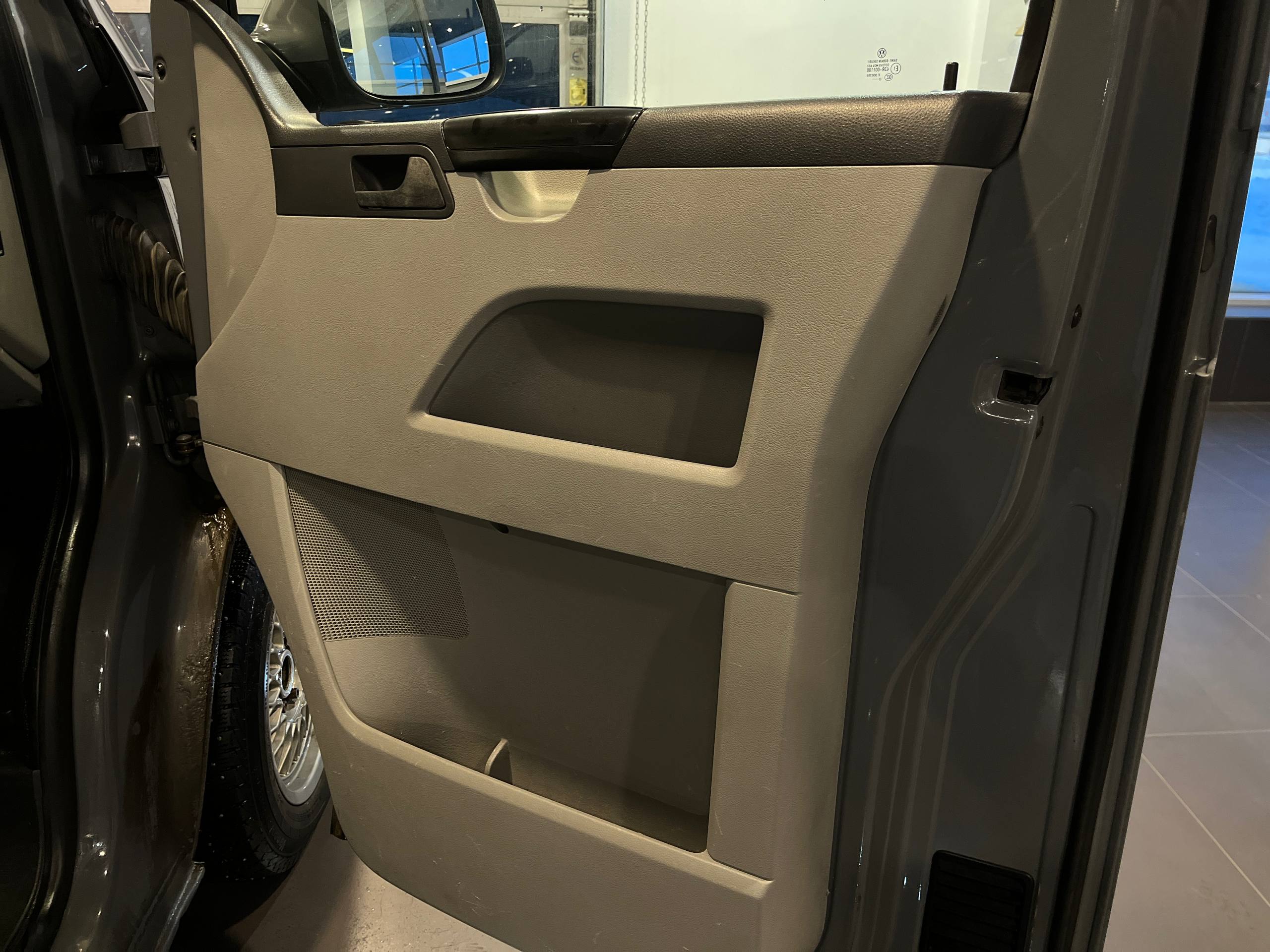 VOLKSWAGEN CARAVELLE