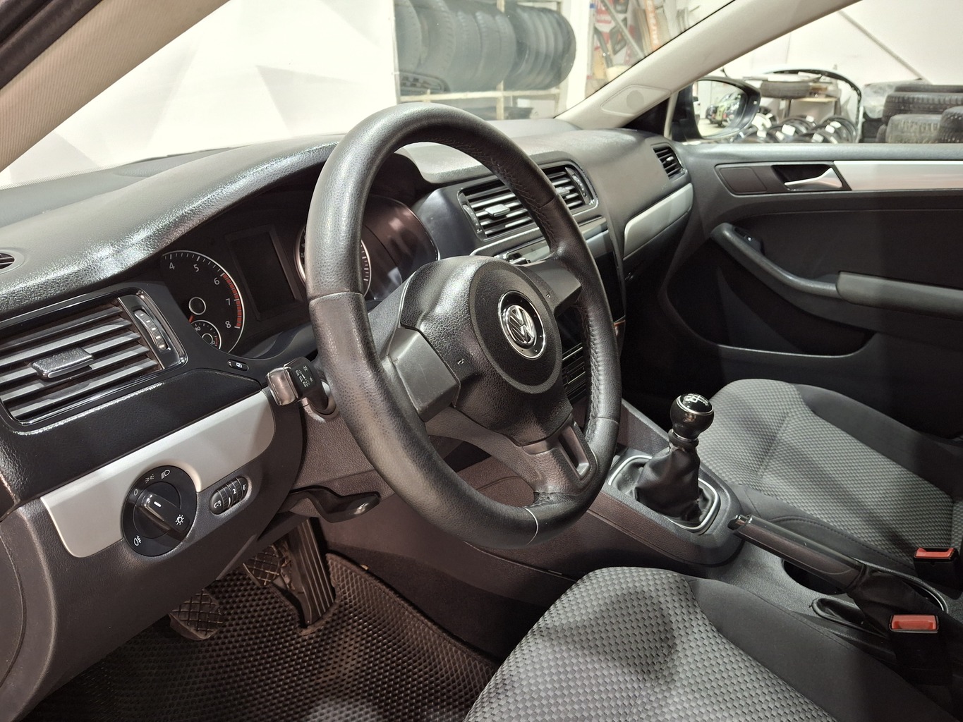 VOLKSWAGEN JETTA