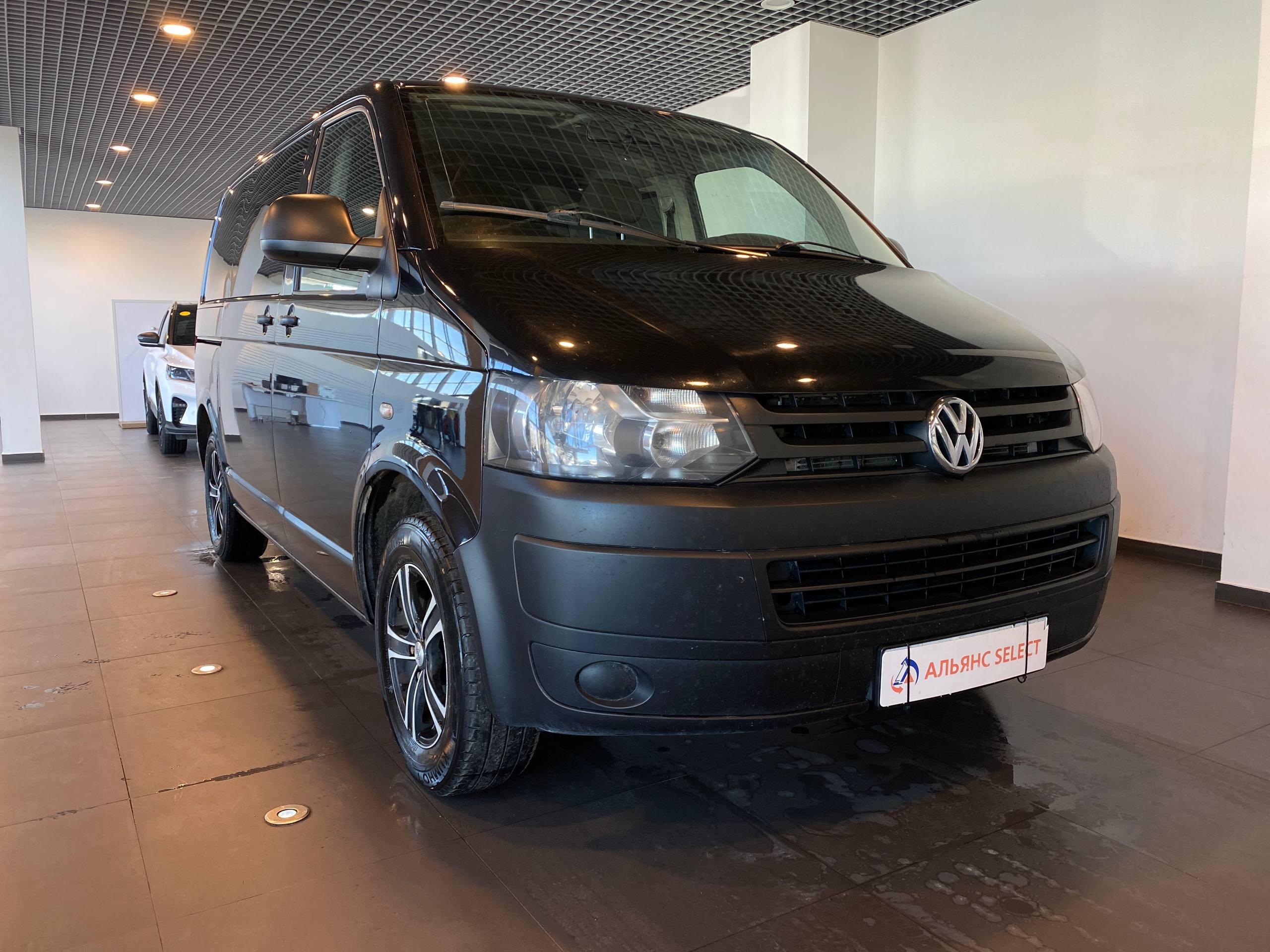 VOLKSWAGEN CARAVELLE