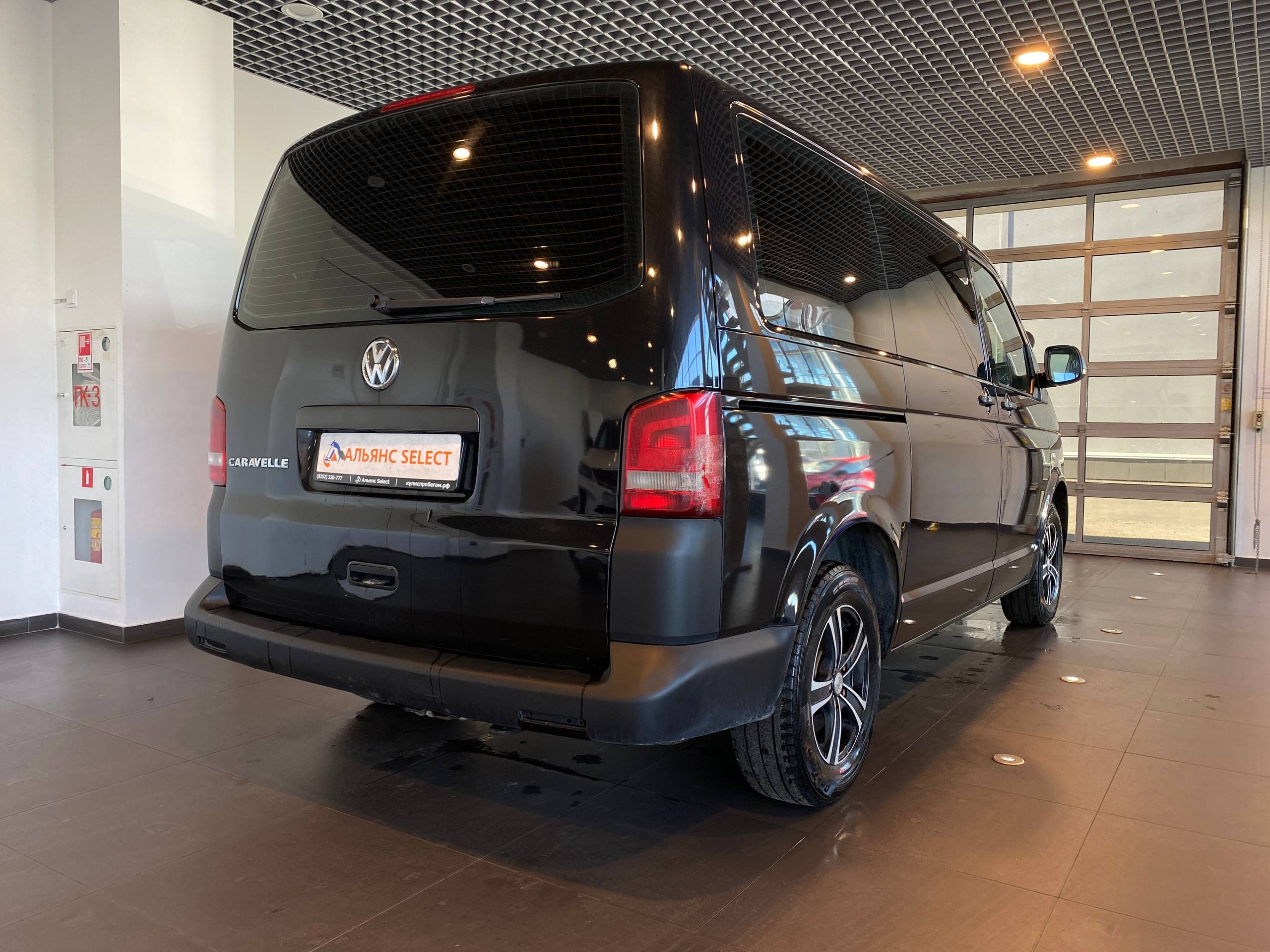 VOLKSWAGEN CARAVELLE
