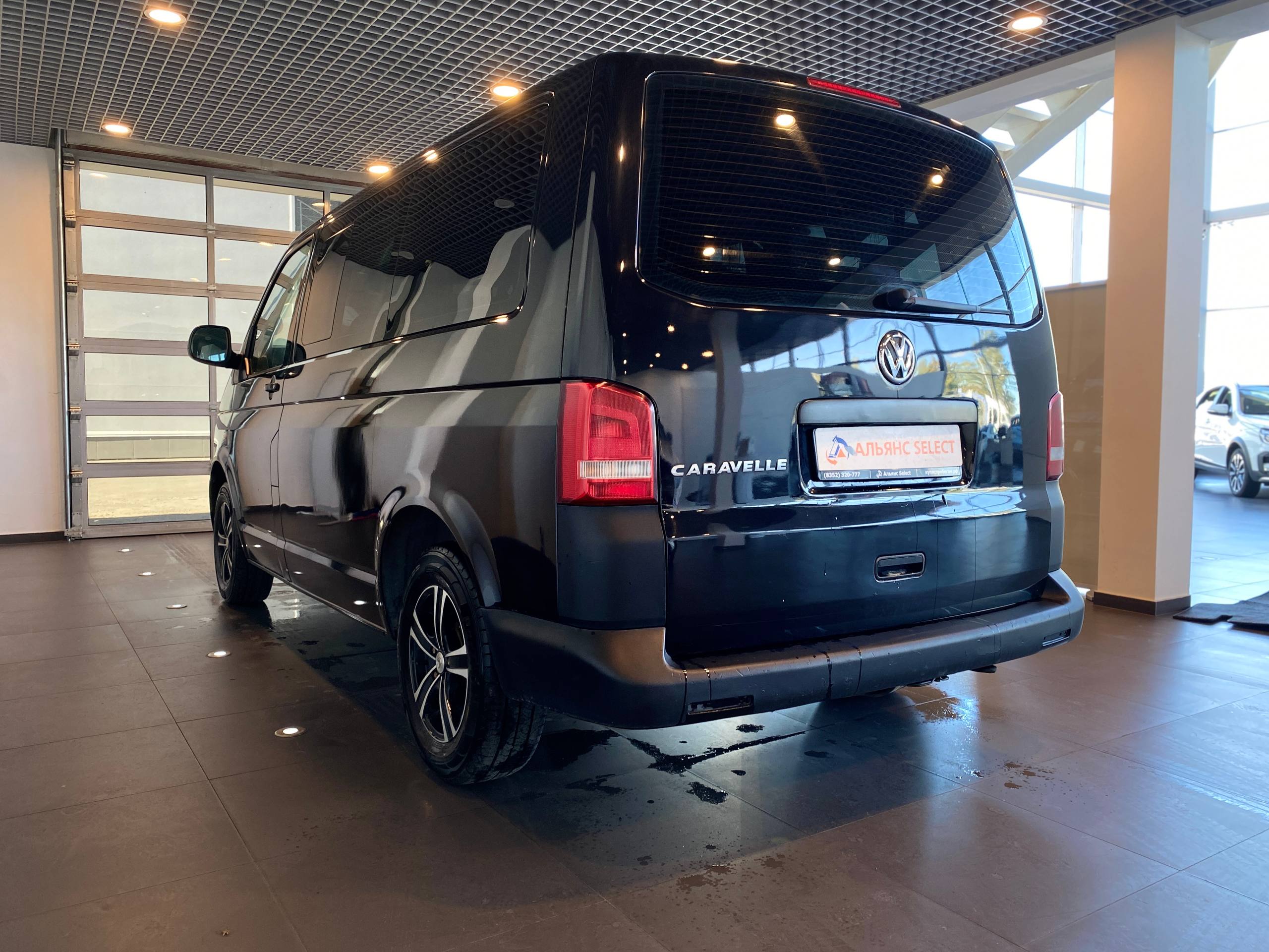 VOLKSWAGEN CARAVELLE
