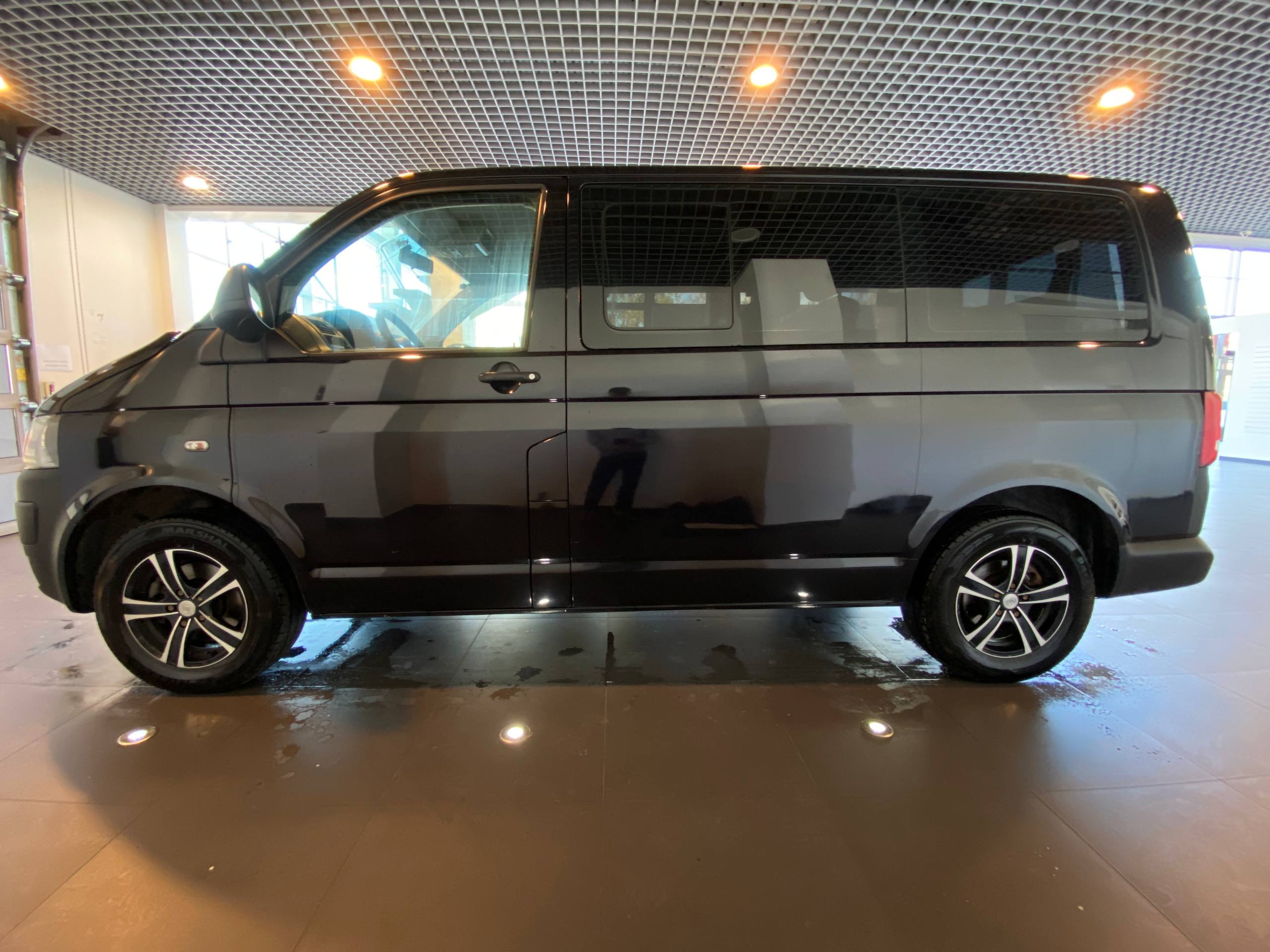 VOLKSWAGEN CARAVELLE