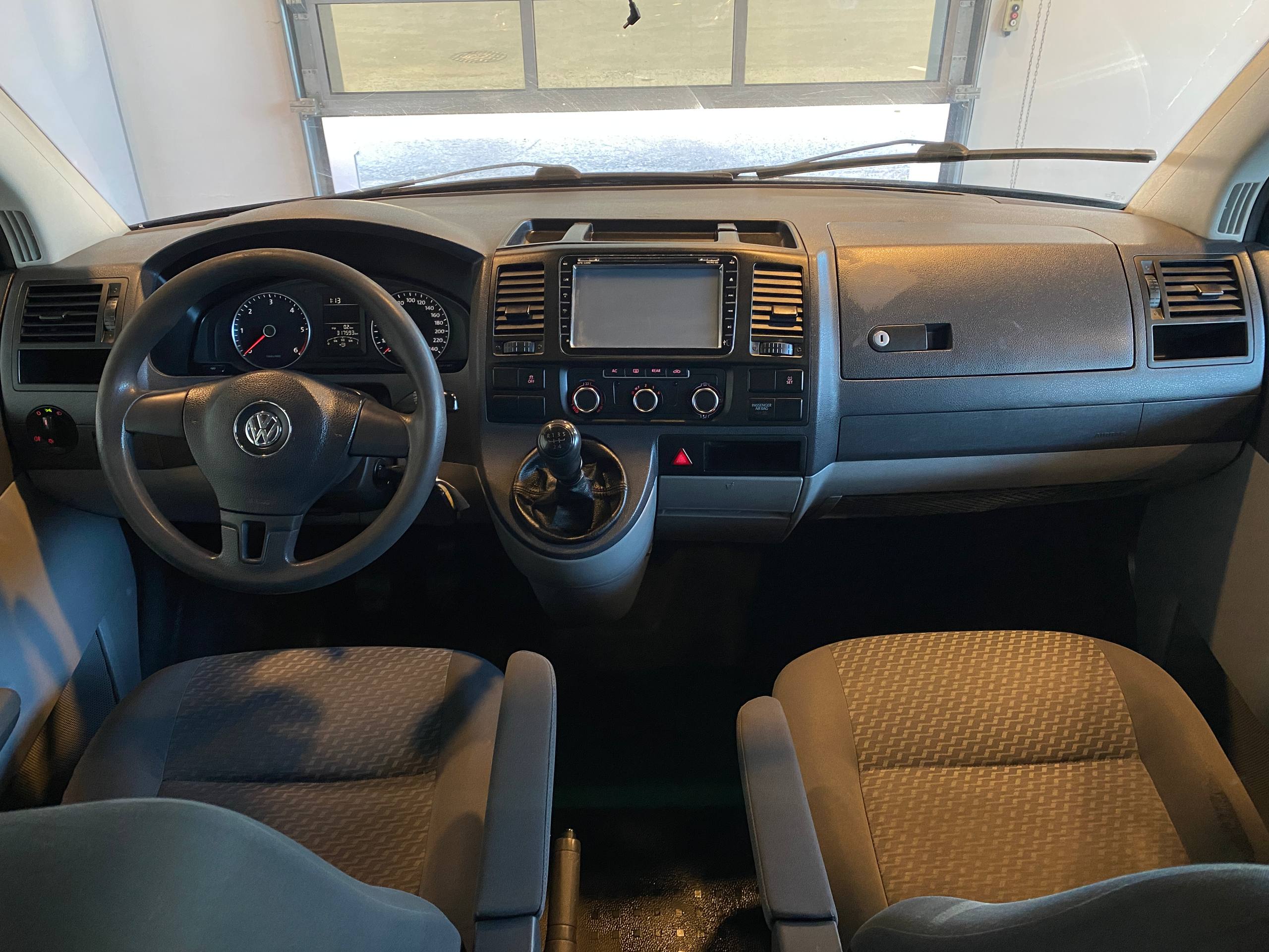 VOLKSWAGEN CARAVELLE