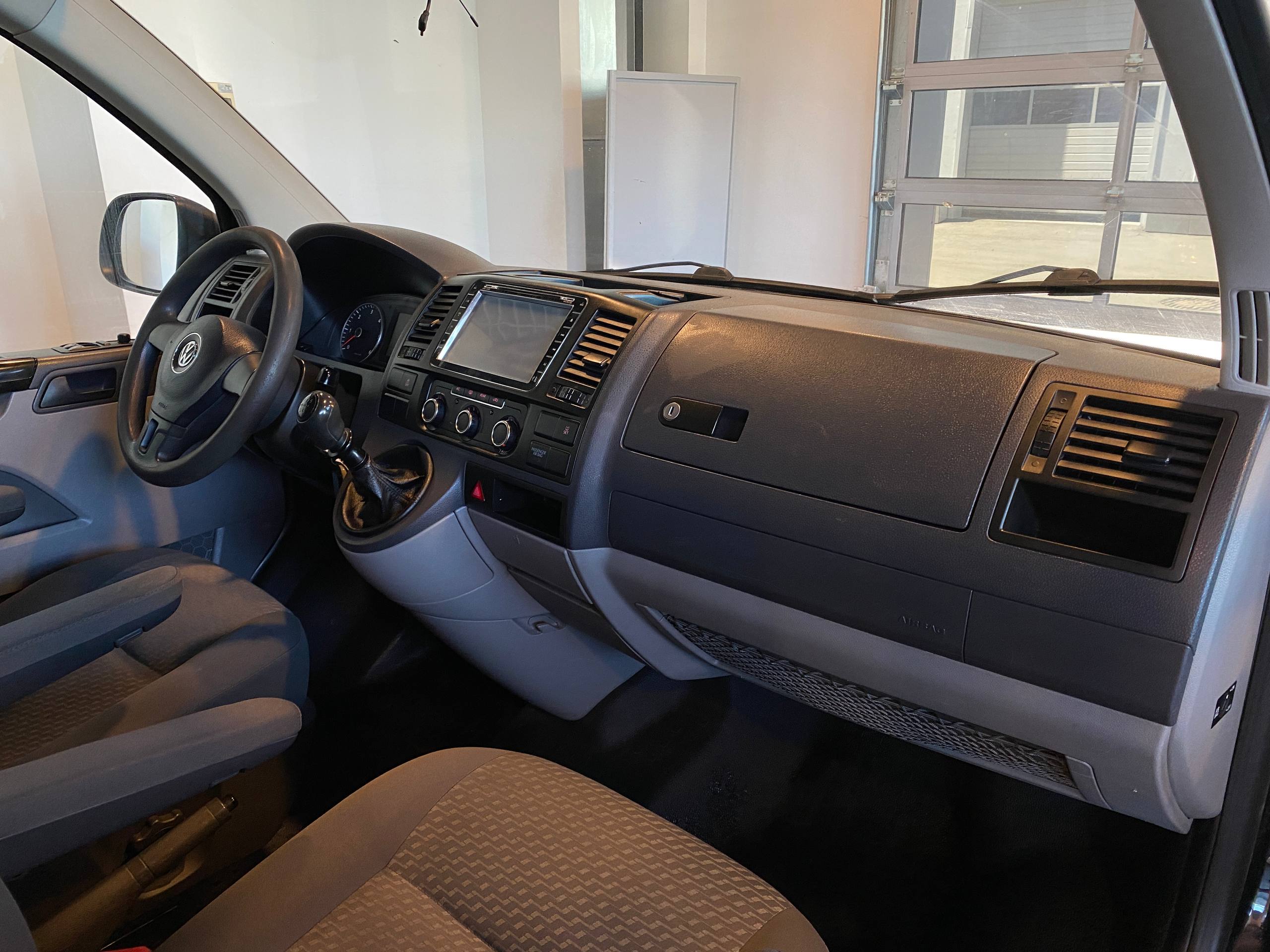 VOLKSWAGEN CARAVELLE